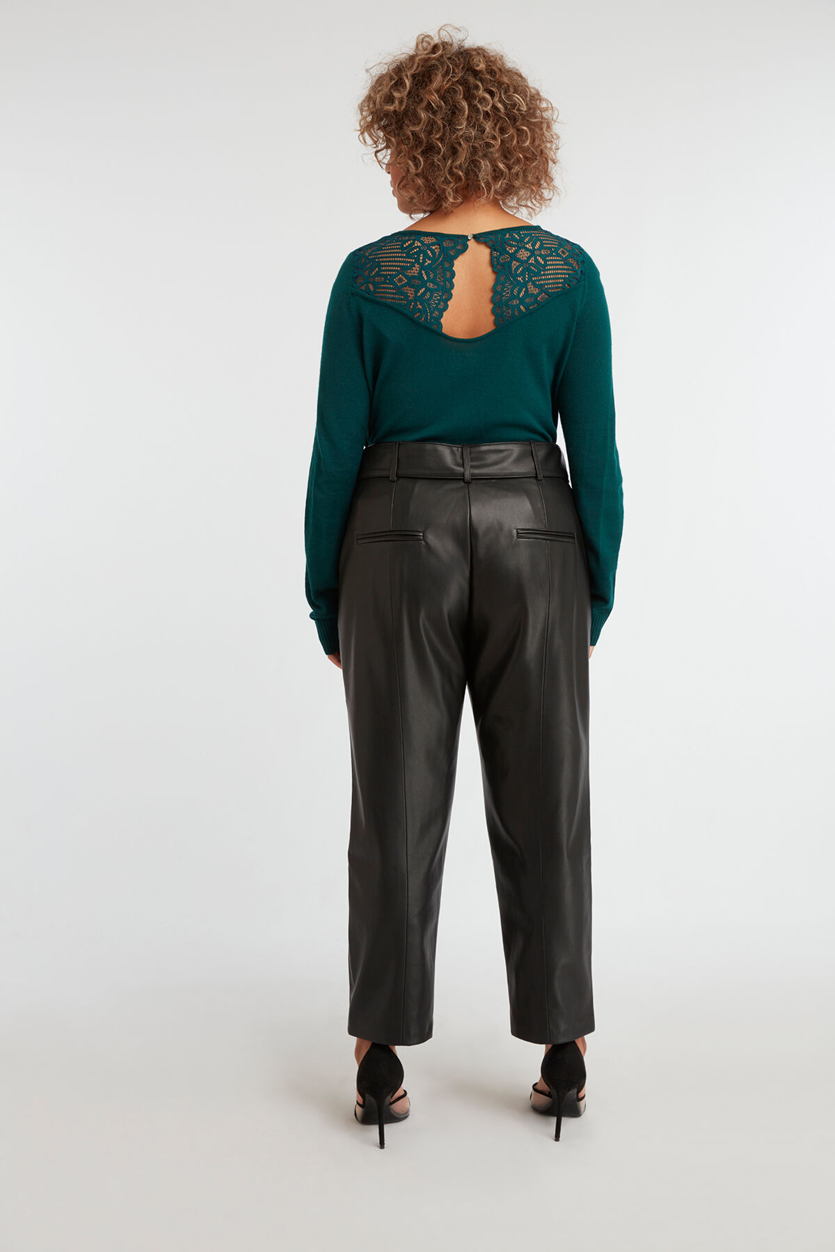 Pantalon en similicuir avec ceinture  image number 5