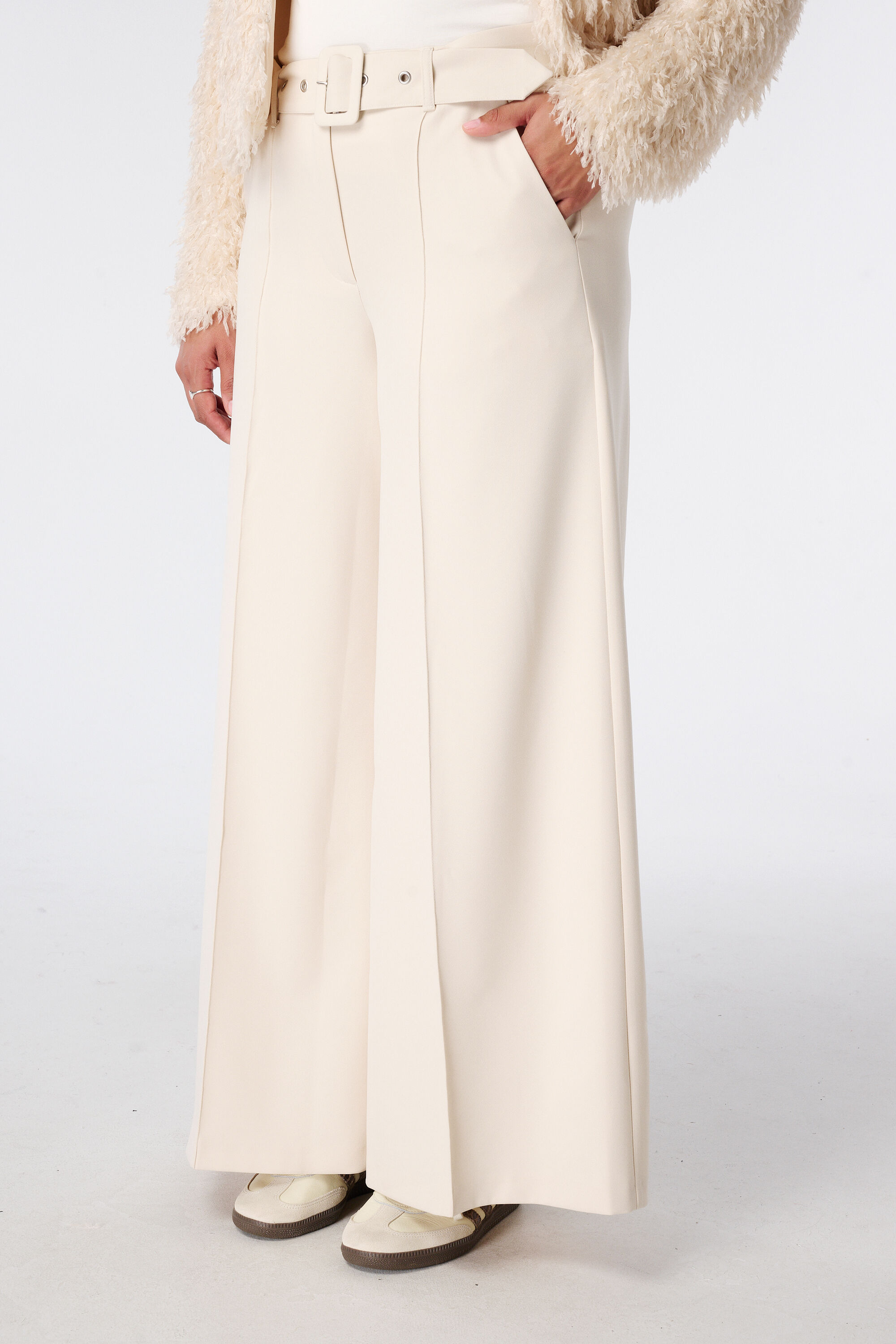 Pantalon large avec ceinture image number 3