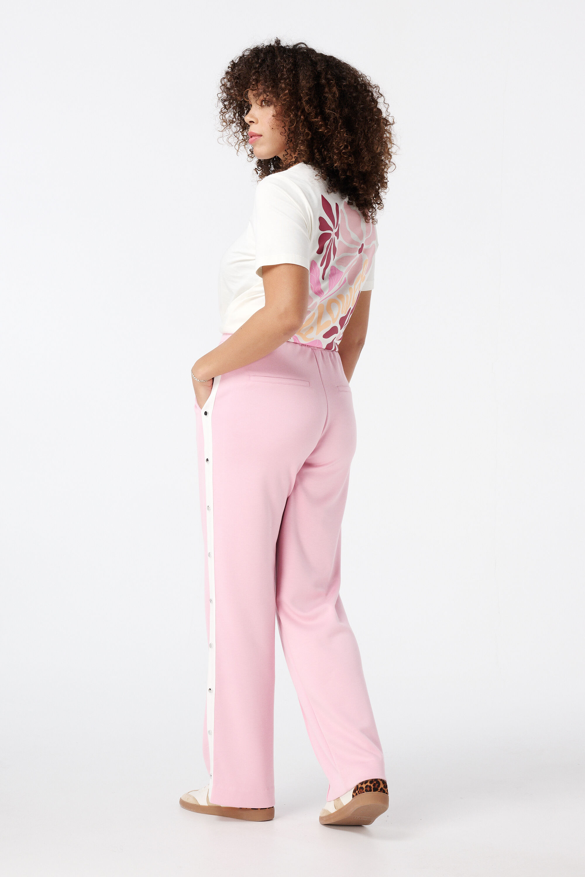 Pantalon avec rayures contrastantes image number 3