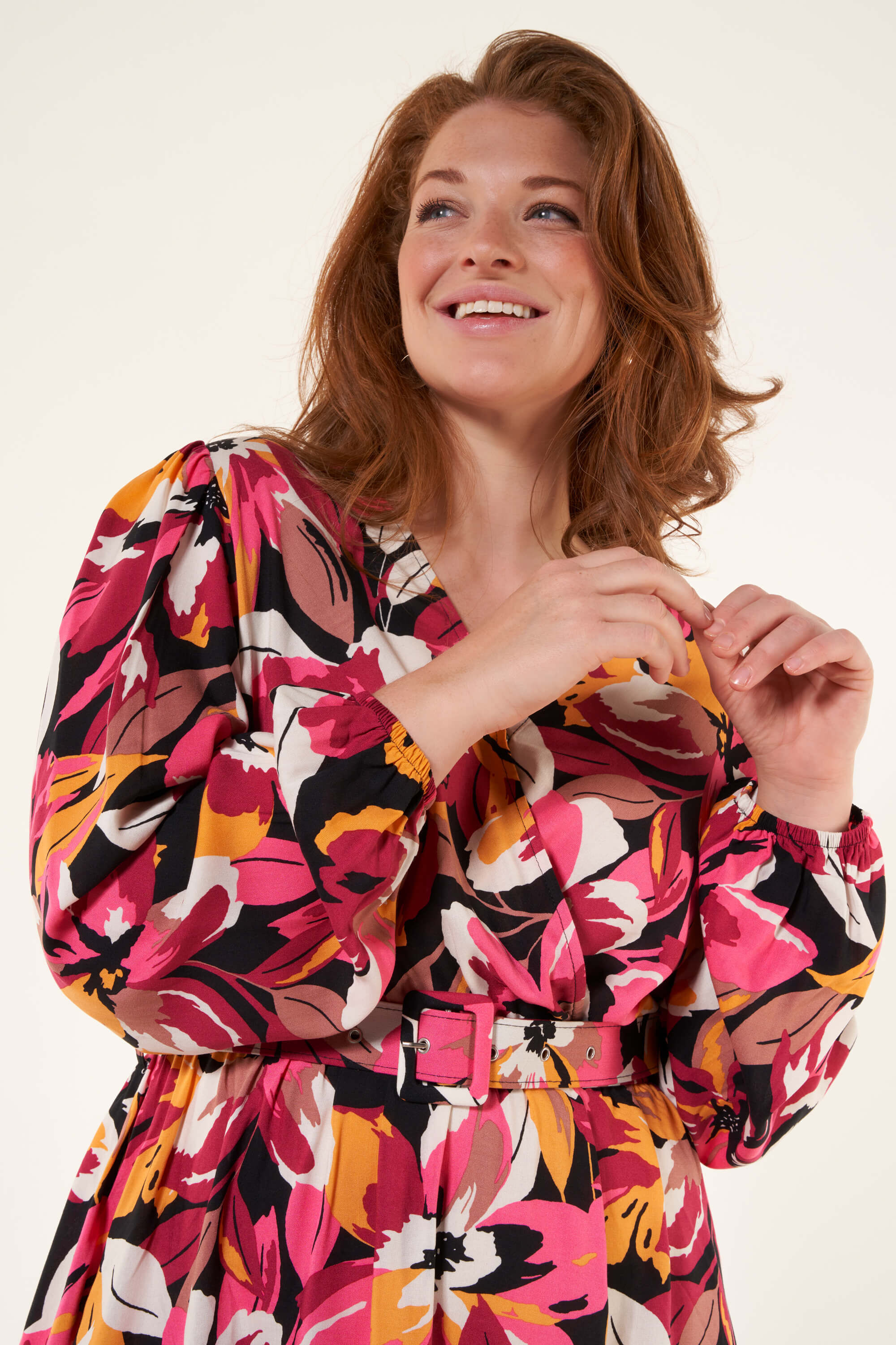 Robe avec une ceinture  image number 6