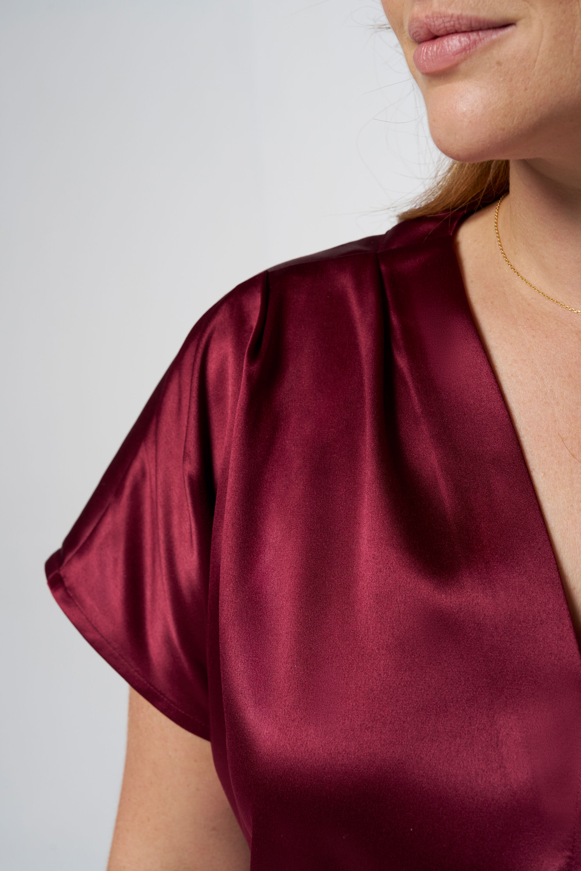 Chemisier &agrave; l'aspect satin&eacute; image number 4