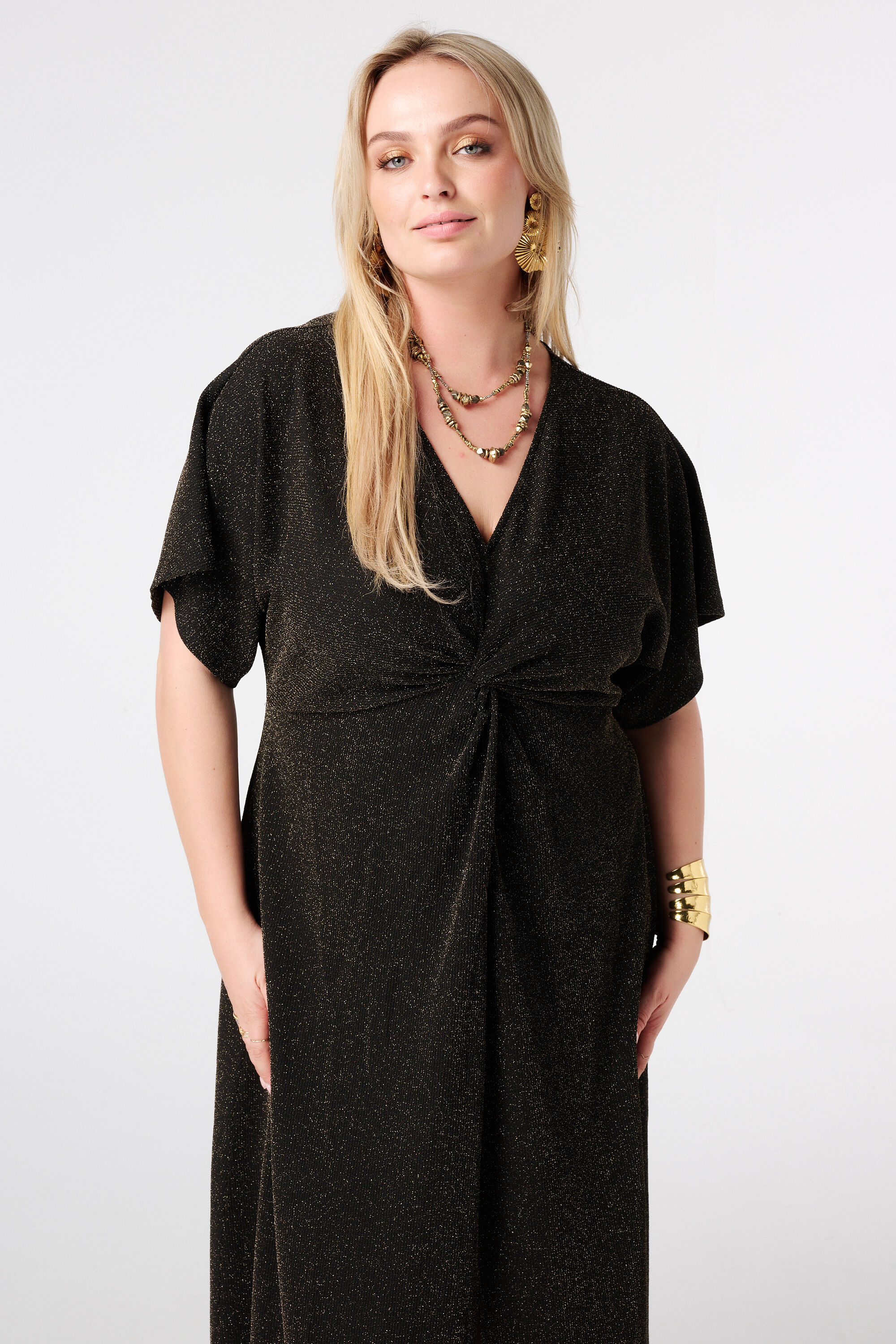 Robe &agrave; paillettes avec manches papillon et d&eacute;tails boutonn&eacute;s image number 5