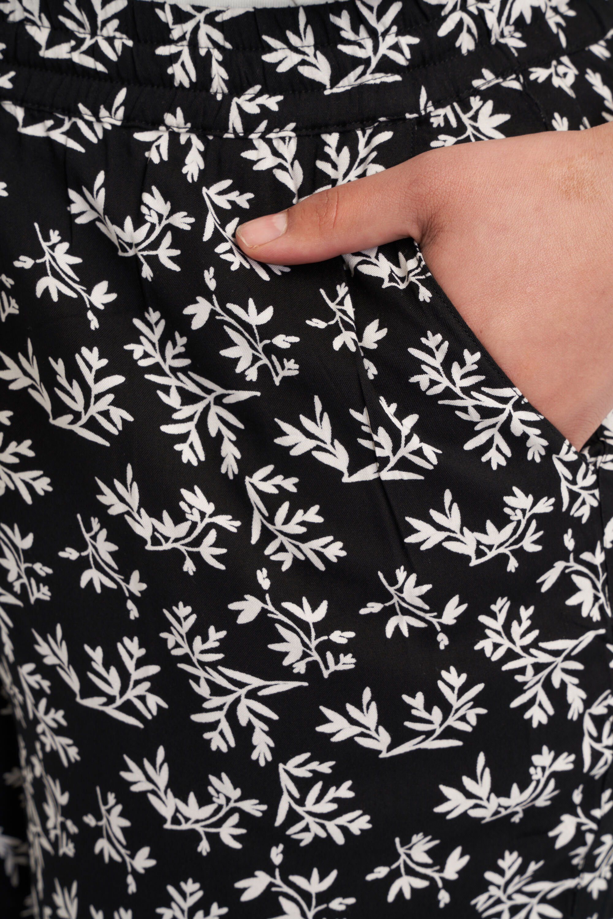 Pantalon coupe ample  image number 6