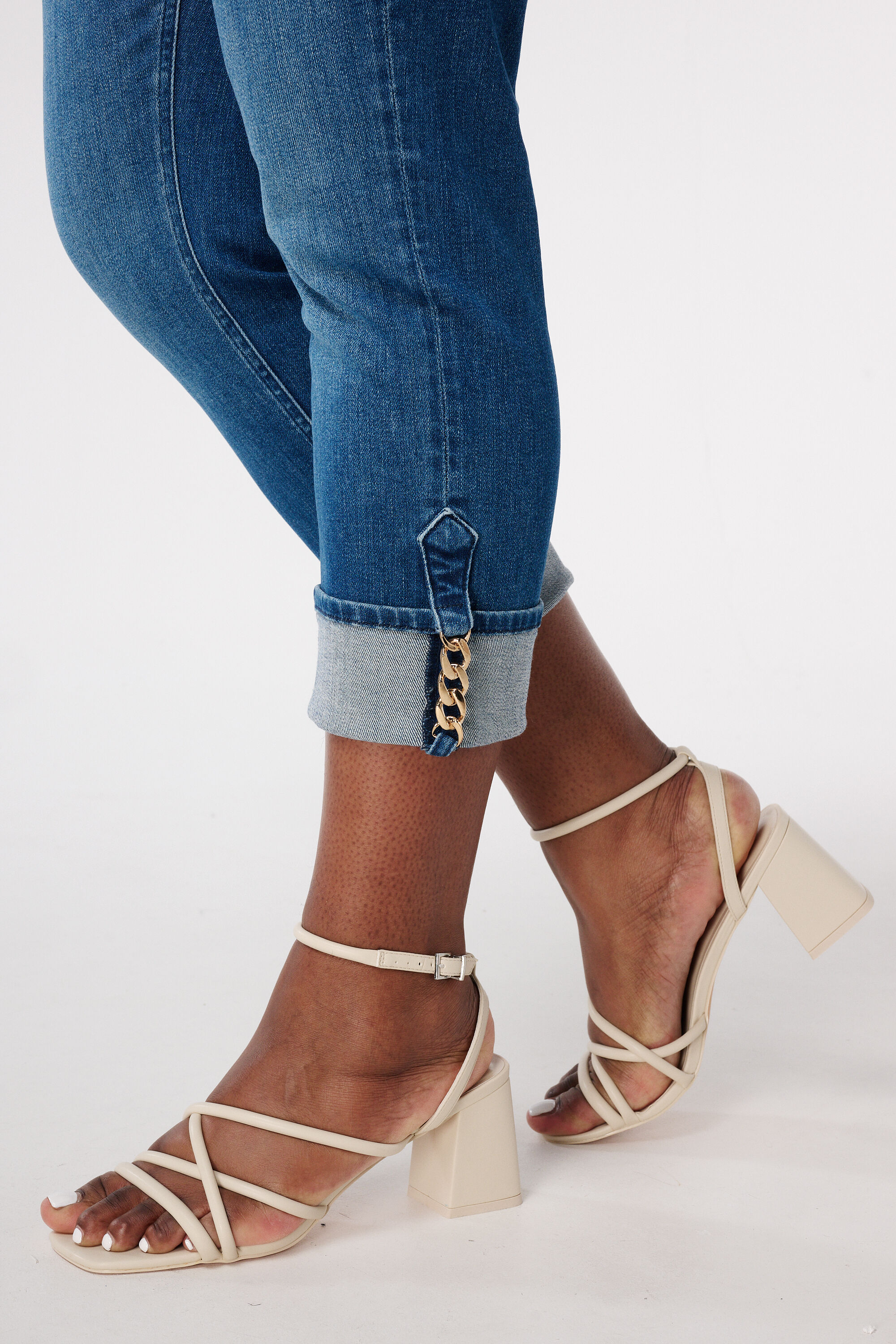 Pantacourt en jean &agrave; revers image number 4