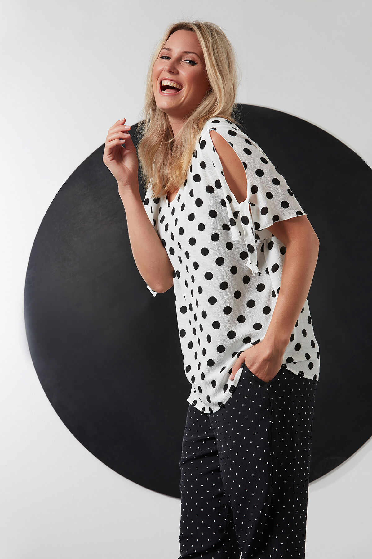 Blouse &agrave; pois image number 3