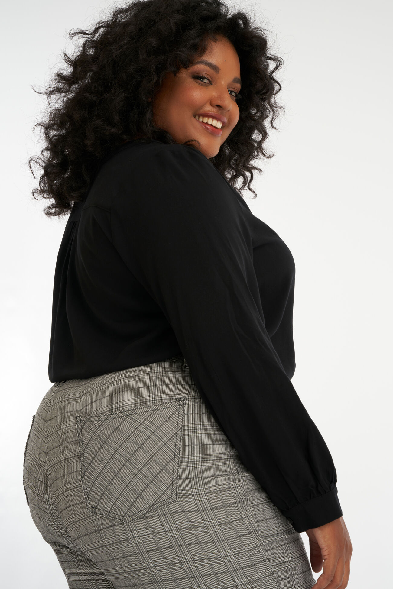 Pantalon aux fermetures d&eacute;coratives image number 3