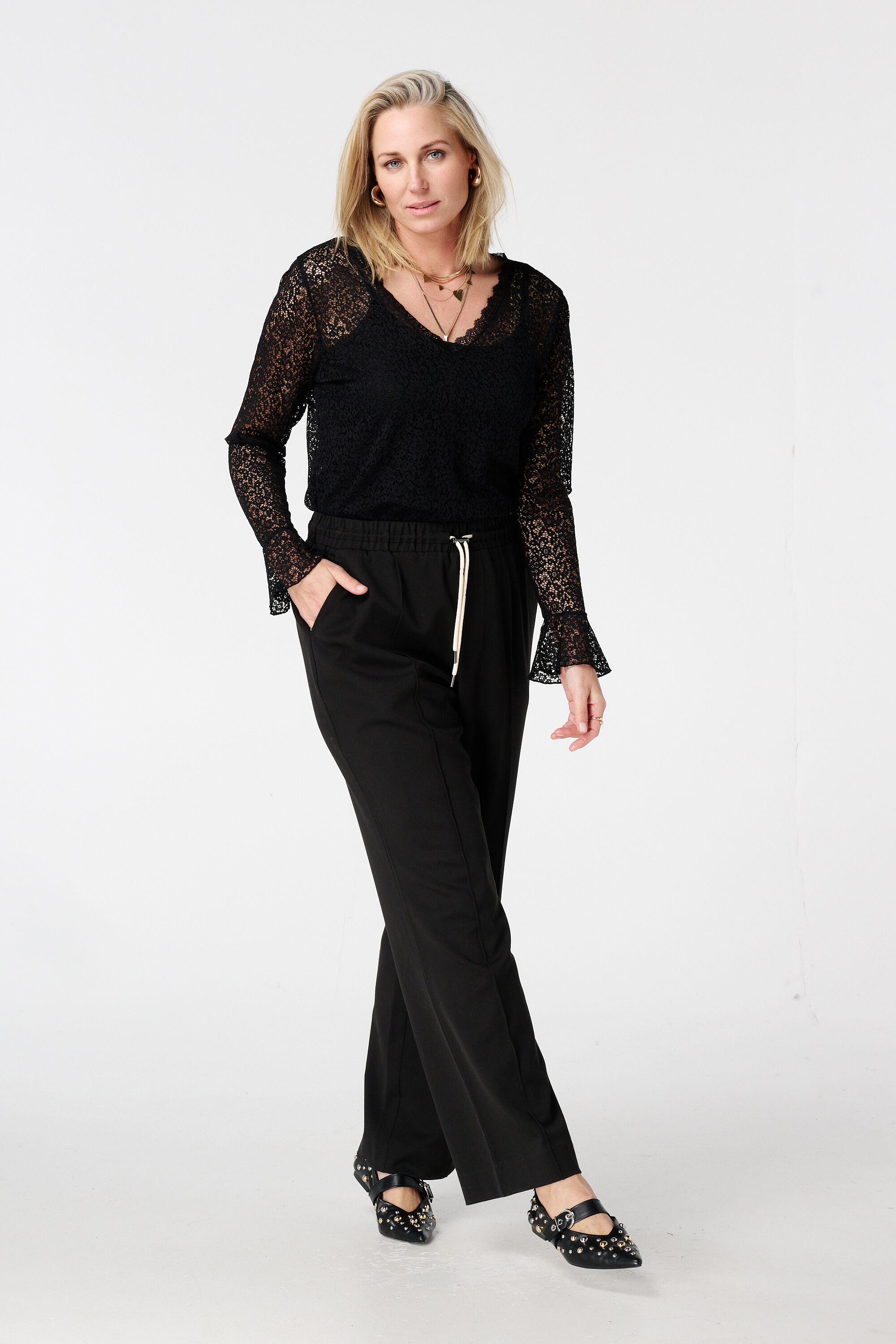 Haut en dentelle avec manches trompette image number 5