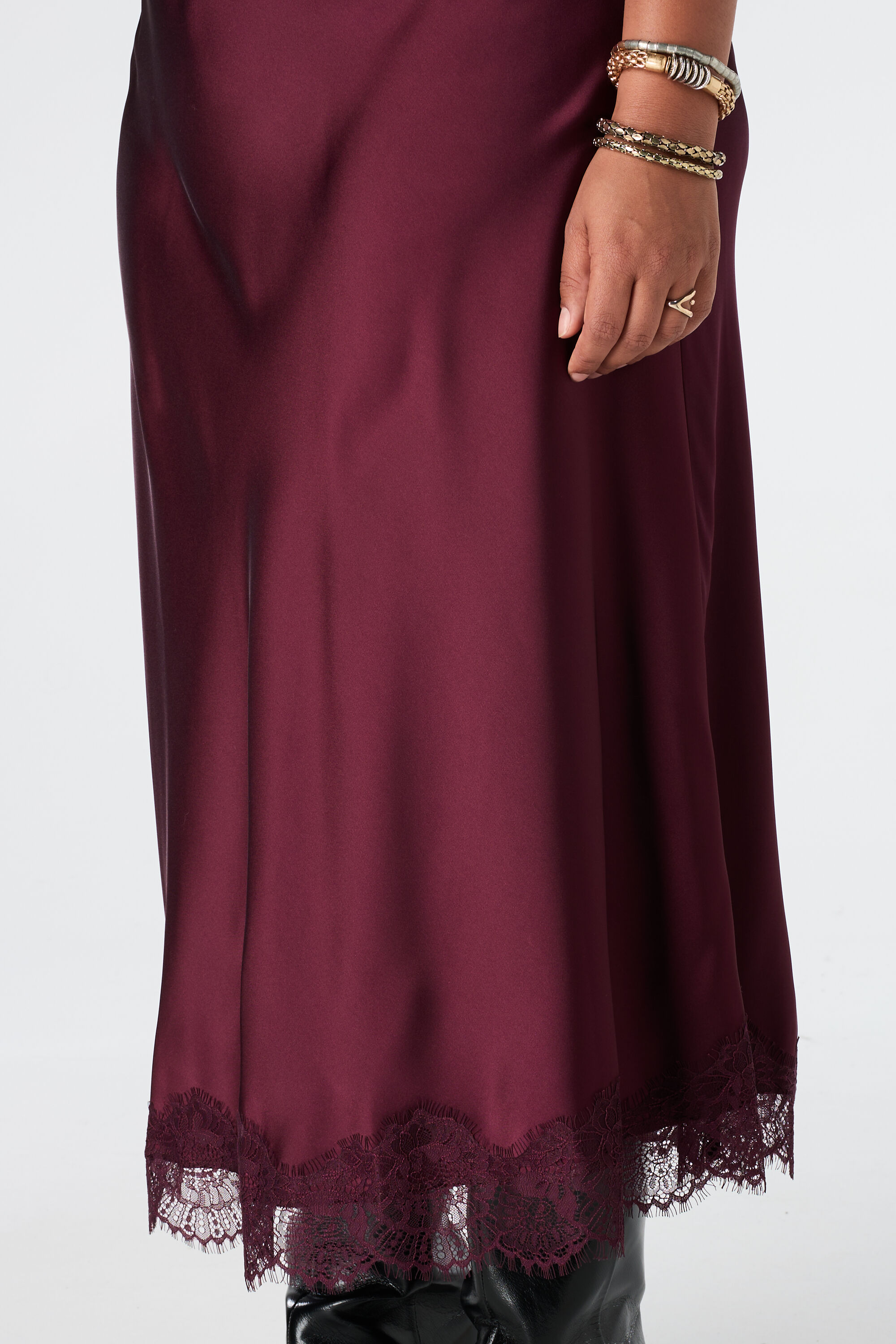 Jupe midi aspect satin avec dentelle image number 4