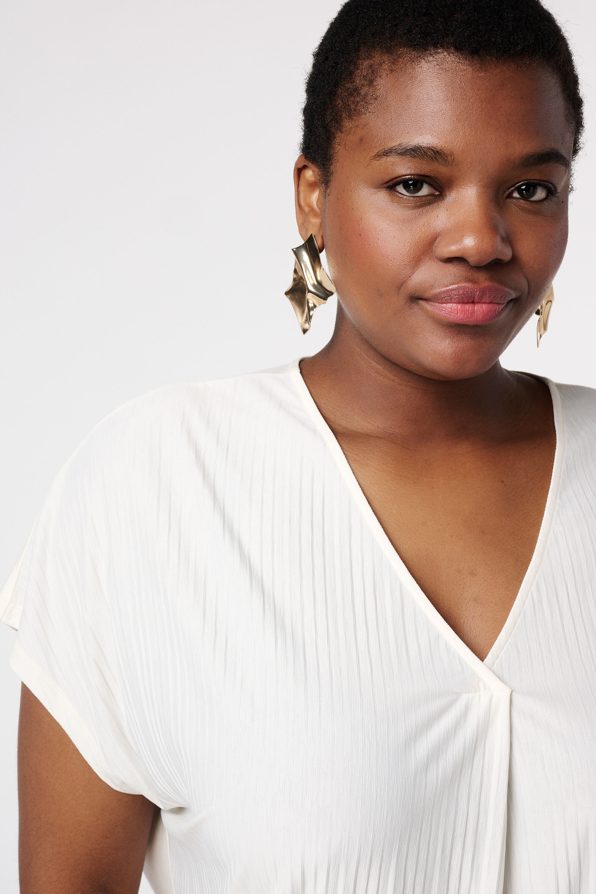 Haut textur&eacute; et col en V image number 4