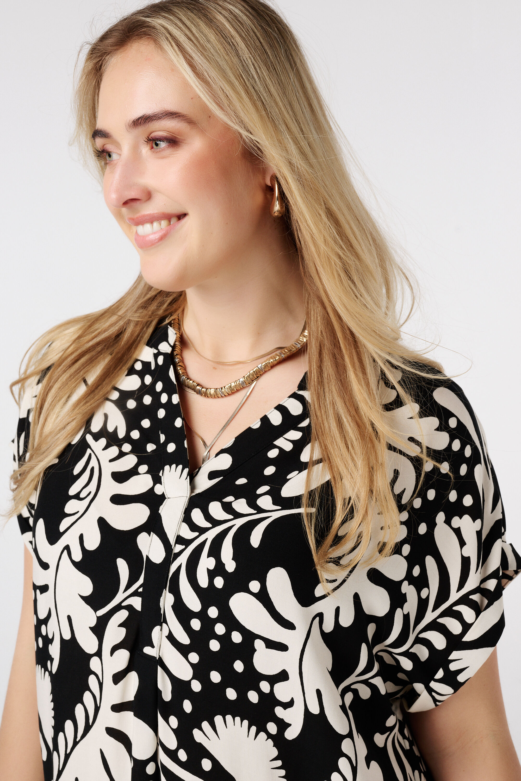 Robe &agrave; encolure en V image number 4