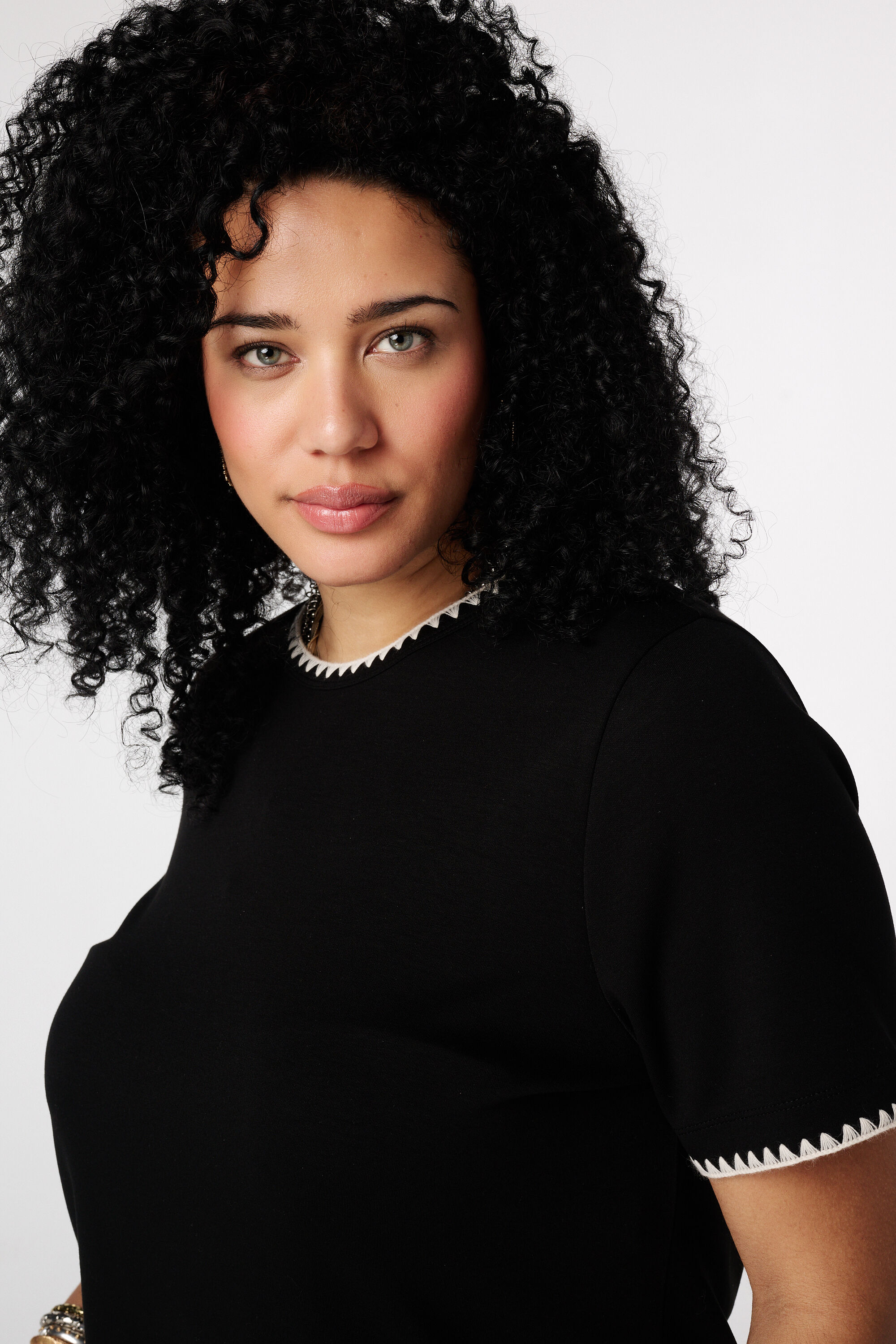 T-shirt avec finitions d&eacute;coratives image number 4