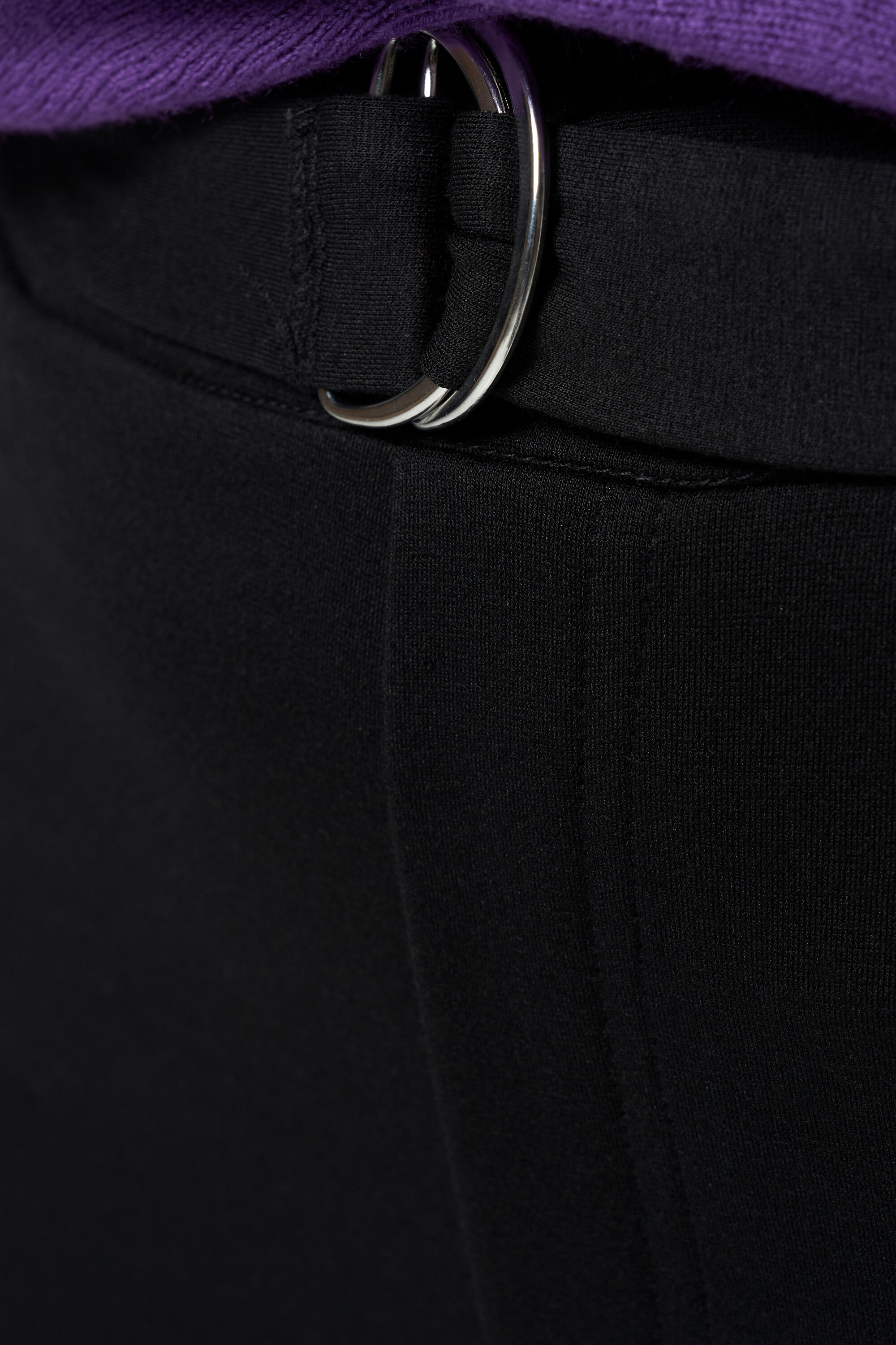 Pantalon avec une ceinture image number 4