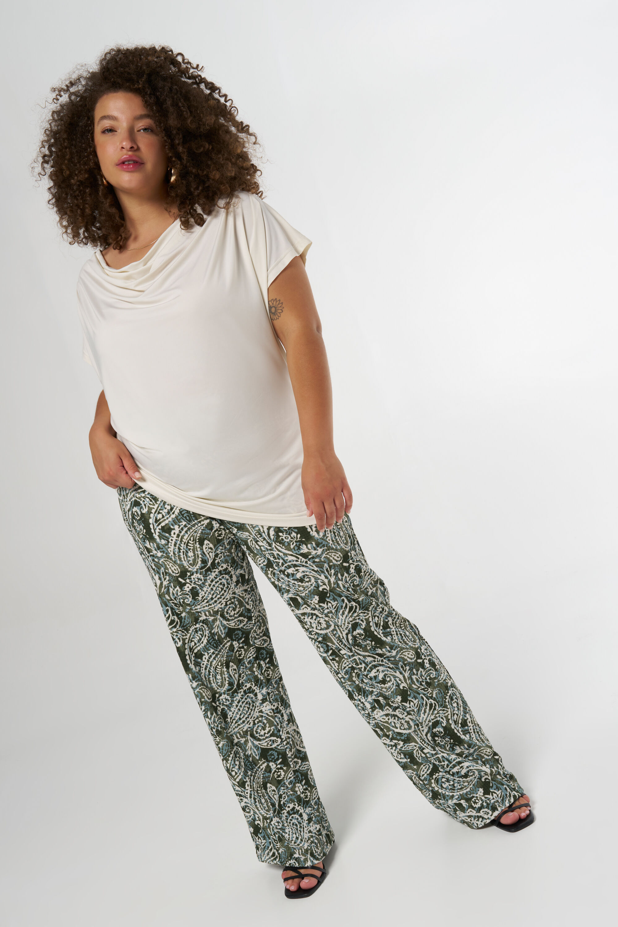 Haut drap&eacute; image number 5