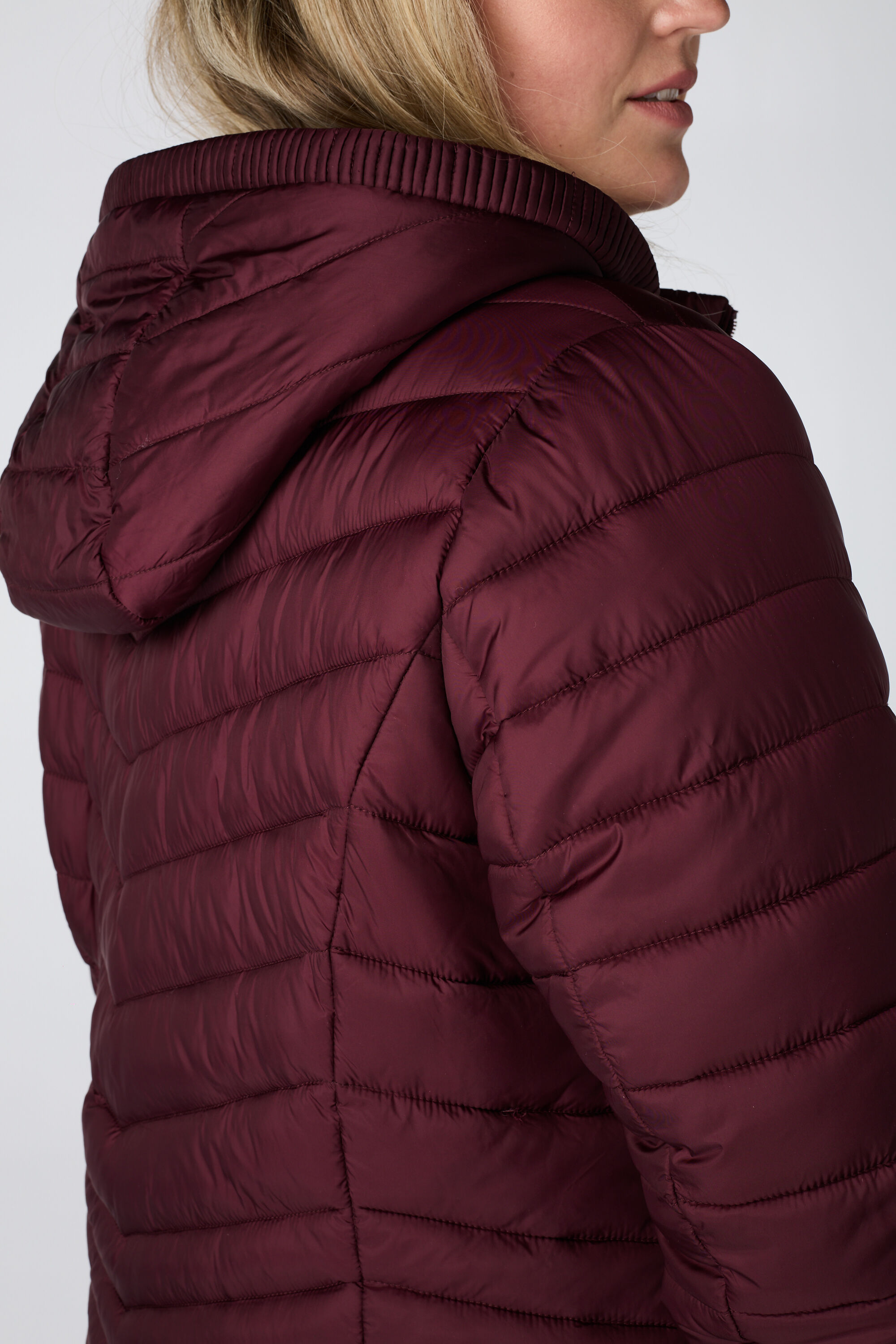 Veste l&eacute;g&egrave;rement matelass&eacute;e image number 6