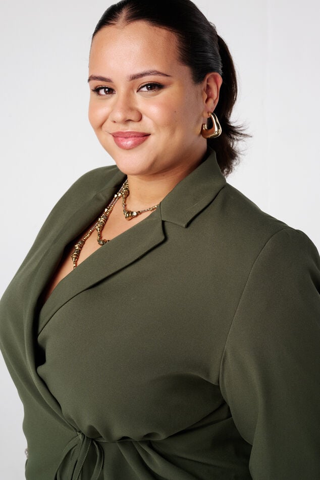 Blazer à revers avec ceinture à nouer image number 4