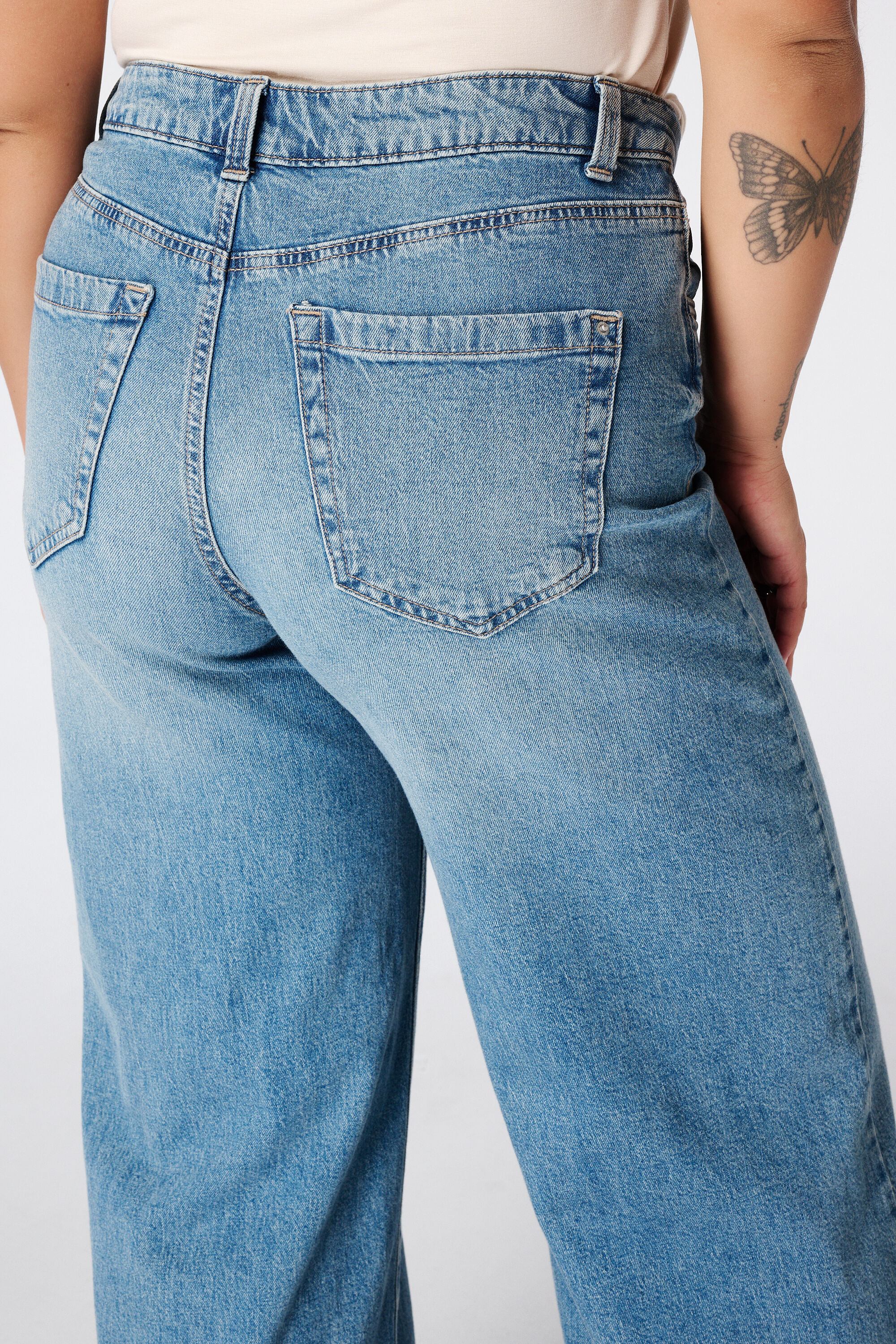 Jeans larges &agrave; taille haute image number 2
