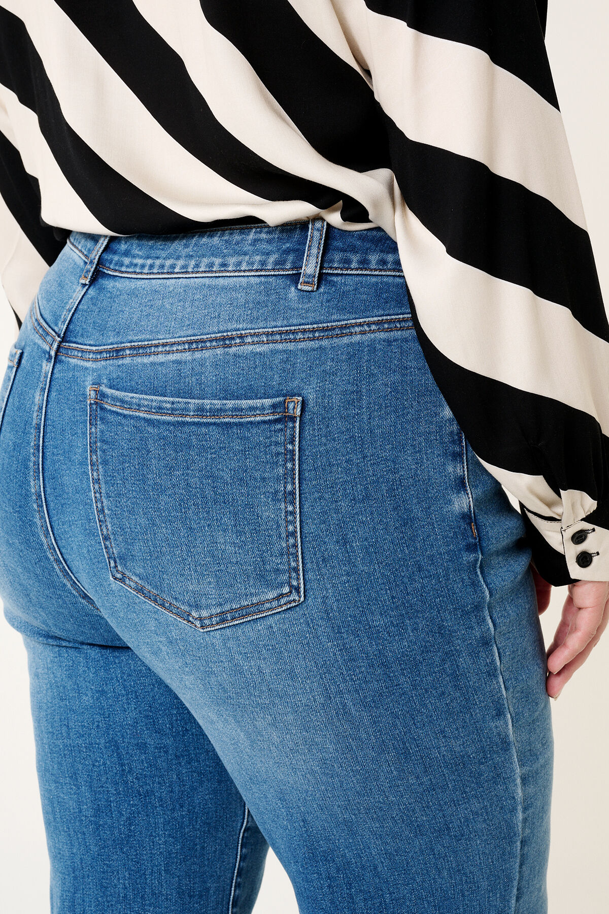 Jean ample image number 4