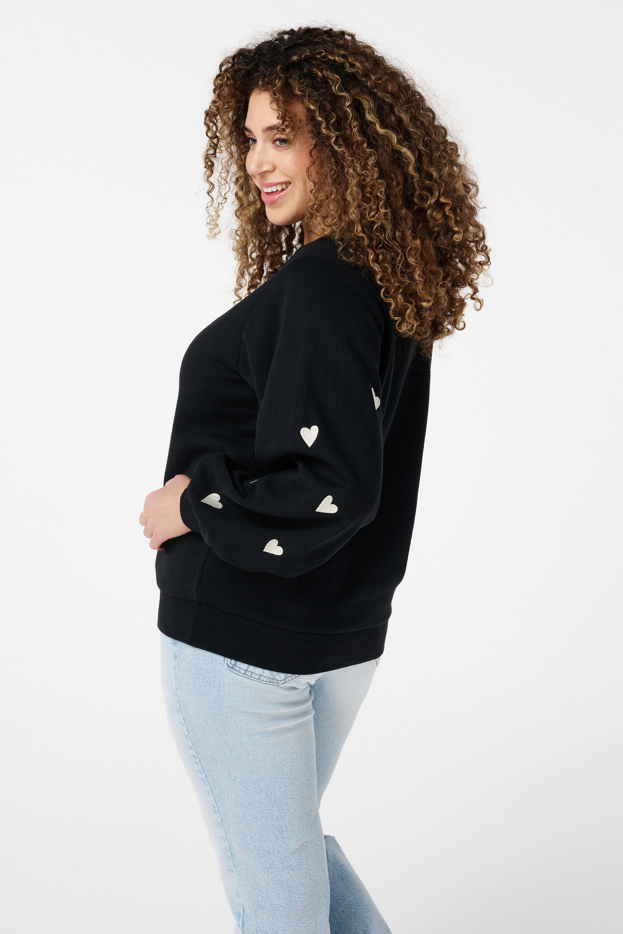 Pull avec motif en forme de c&oelig;ur image number 3