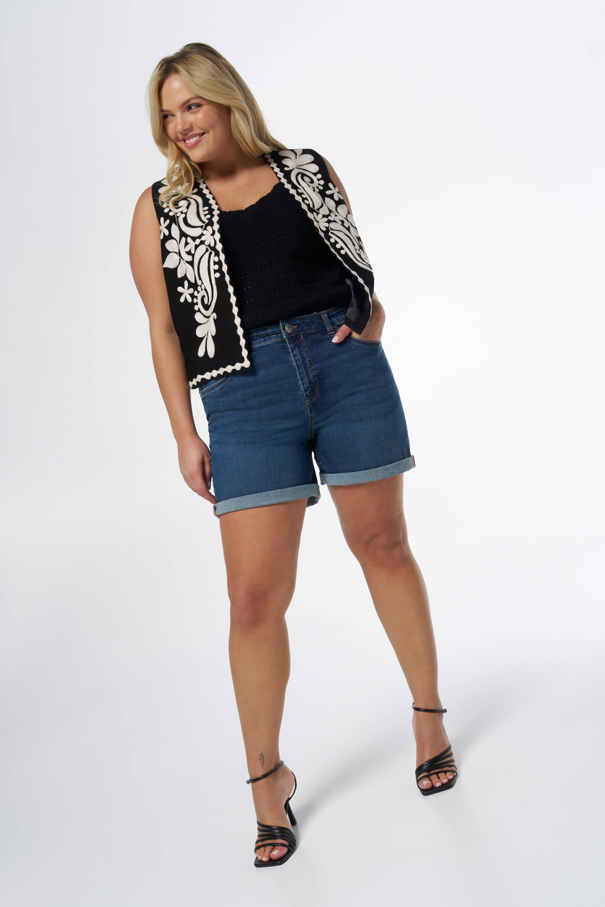 Gilet brod&eacute; image number 5