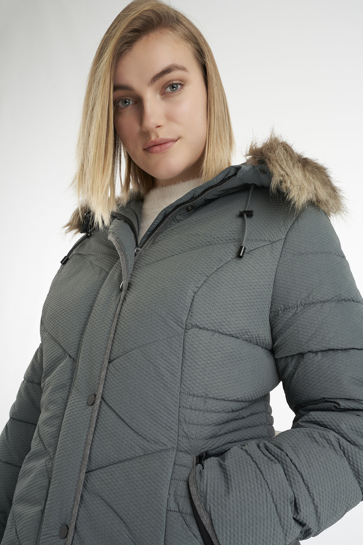 Manteau matelass&eacute; &agrave; capuche image number 5