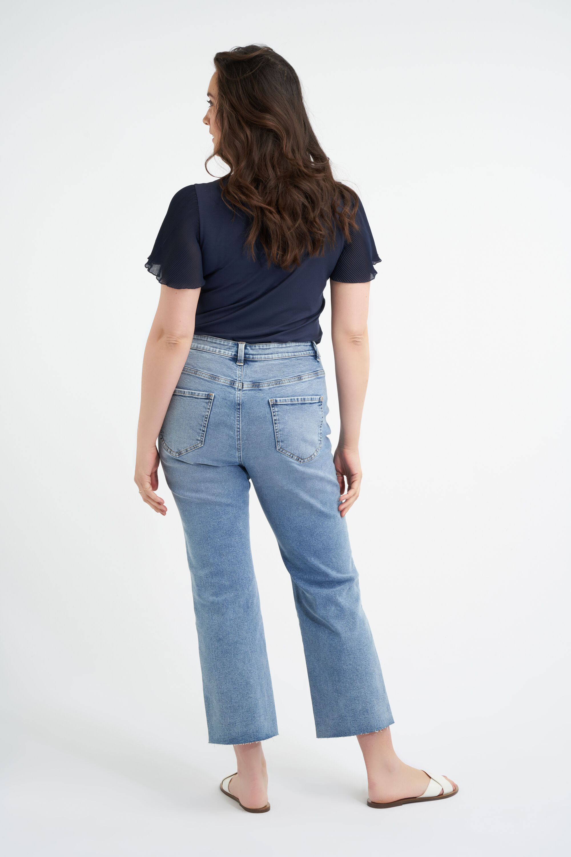 Jambes droites et taill&eacute;es image number 3