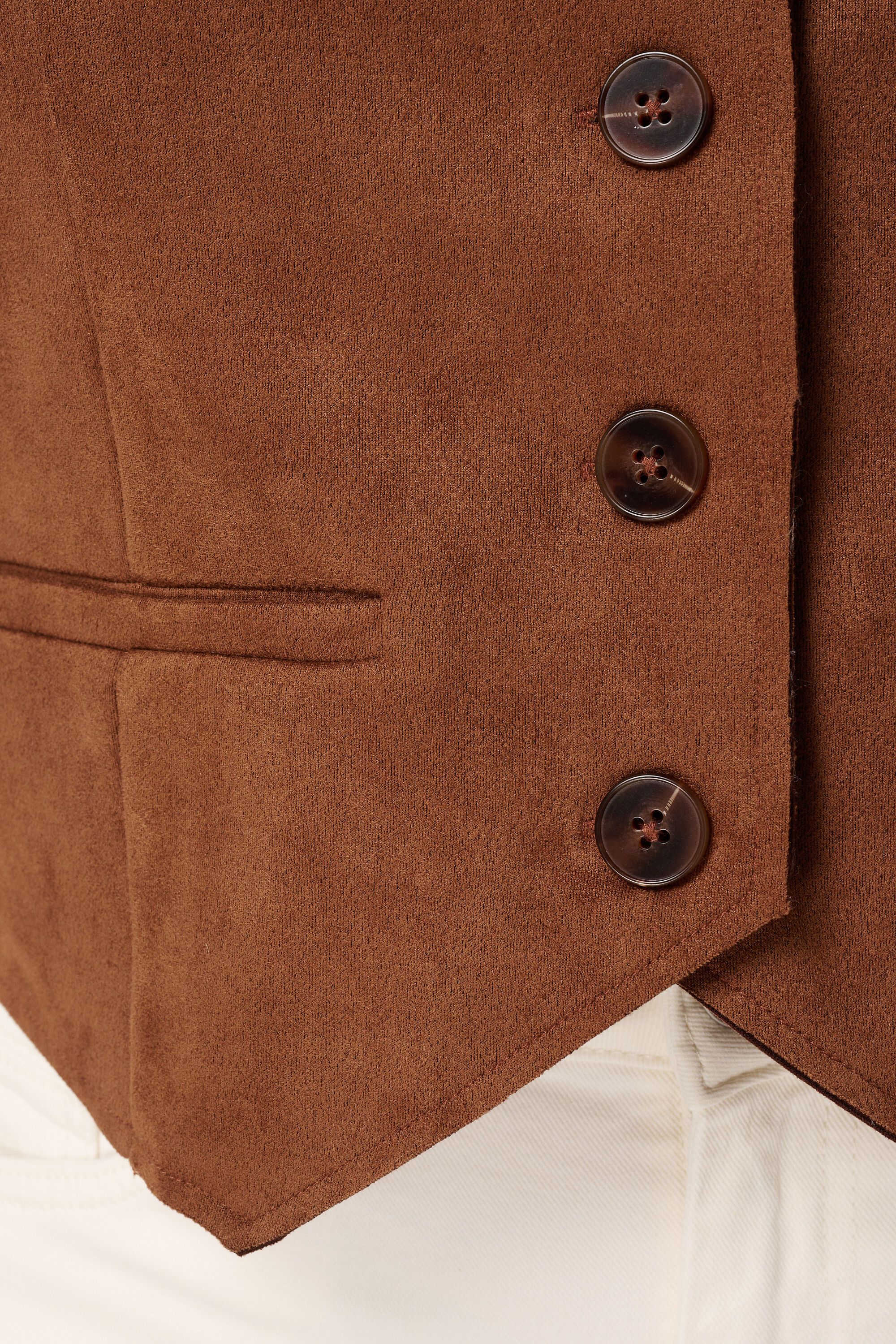 Gilet en su&eacute;dine avec fermeture &agrave; boutons image number 6