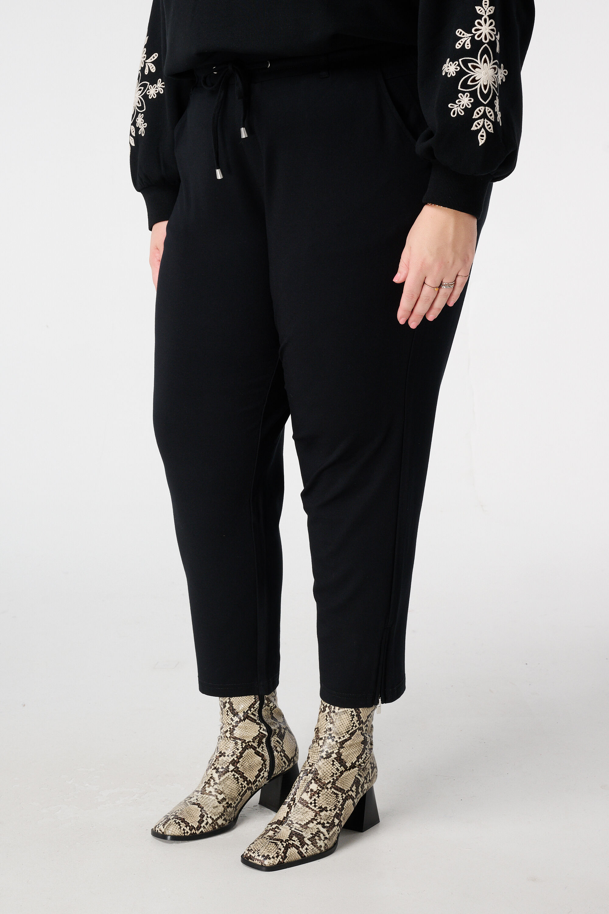 Pantalon &agrave; taille &eacute;lastique image number 5