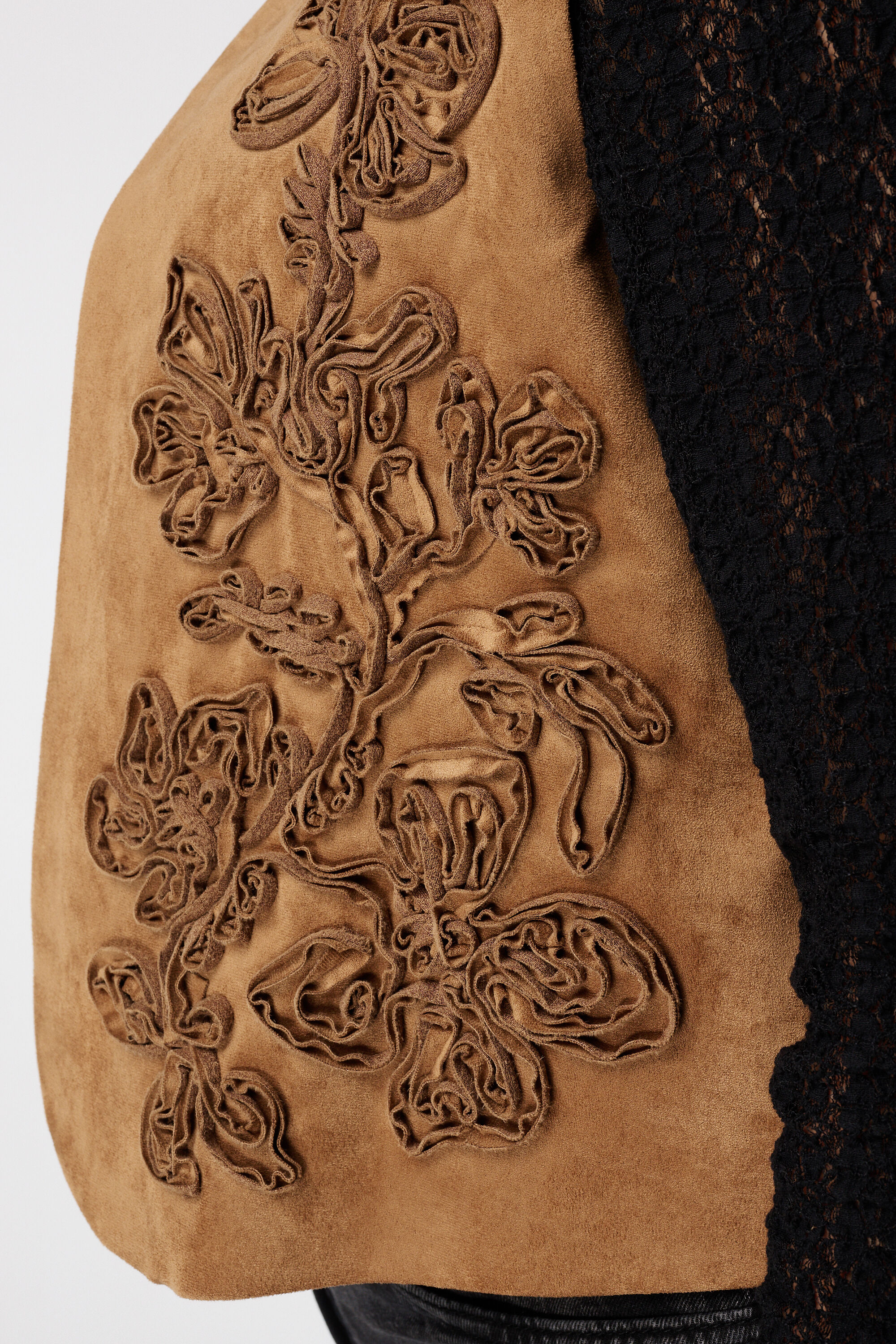 Gilet en su&eacute;dine avec broderie image number 6