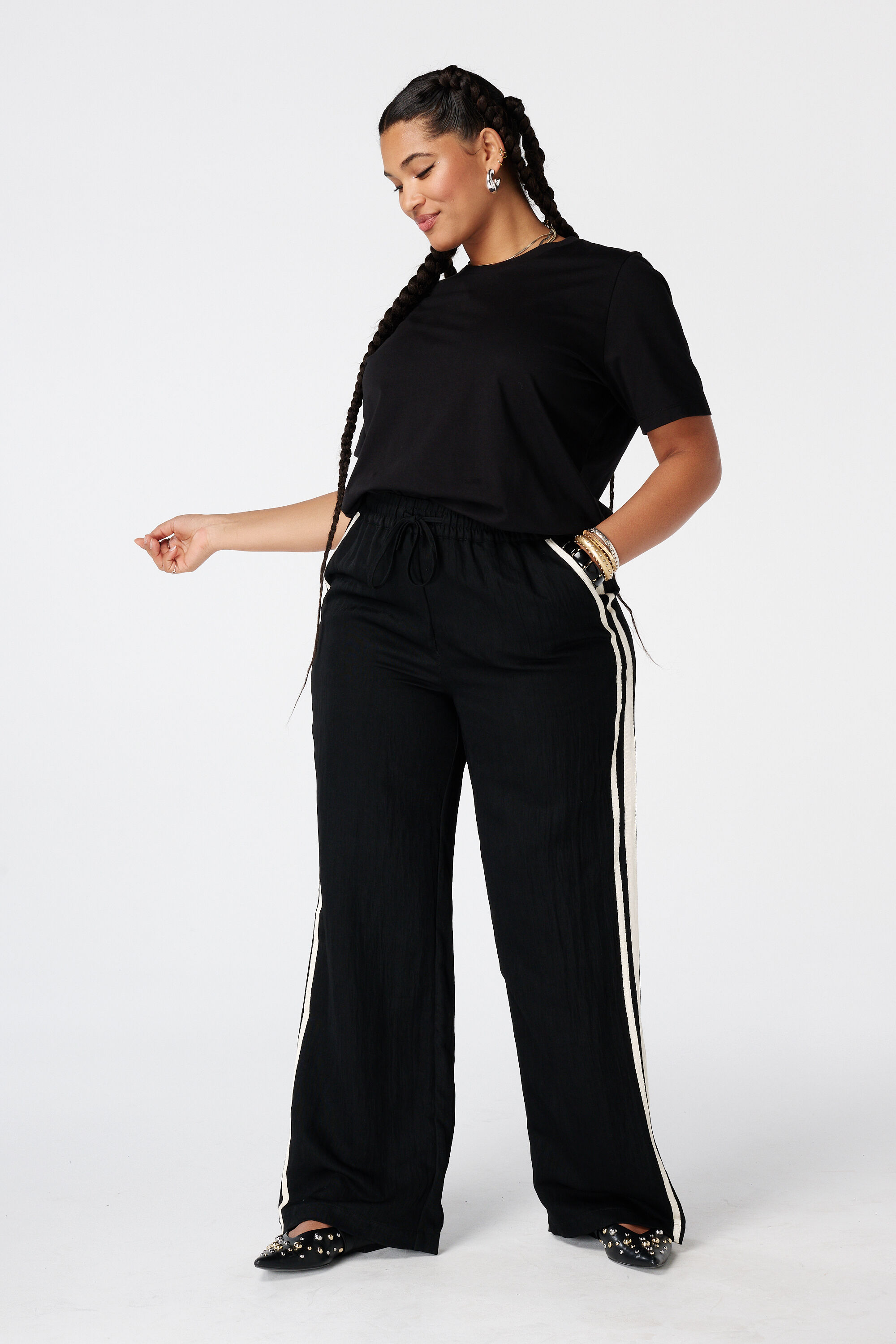 Pantalon en lin avec bandes lat&eacute;rales image number 6