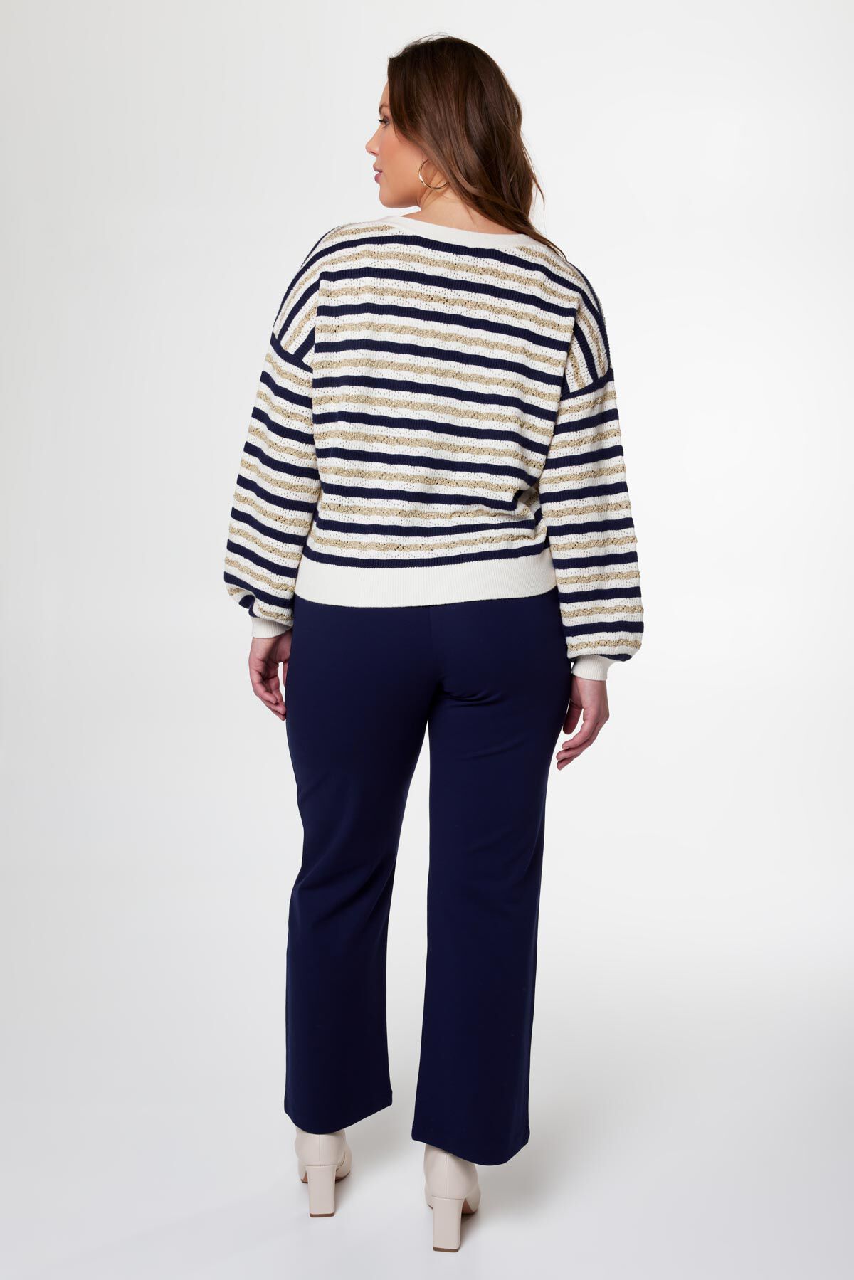 Gilet en maille avec col en V et paillettes image number 3