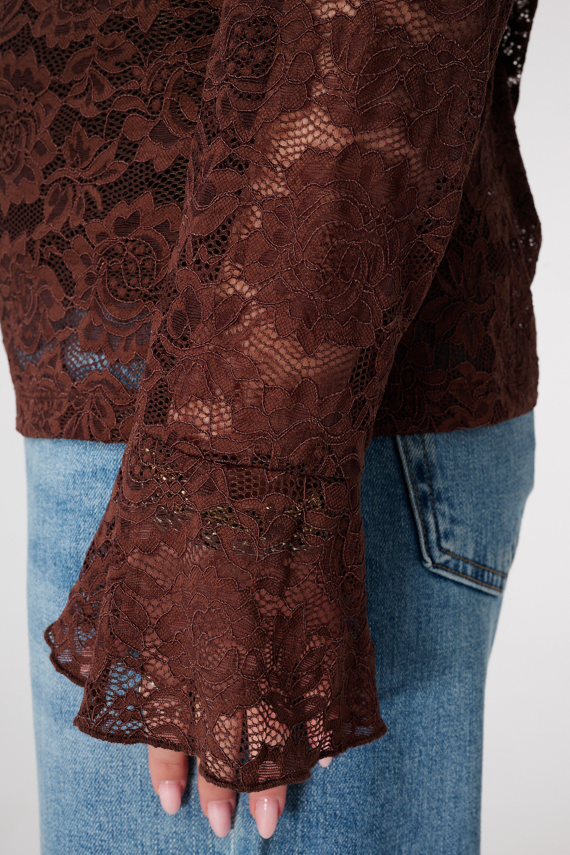 Top &agrave; manches longues en dentelle image number 6