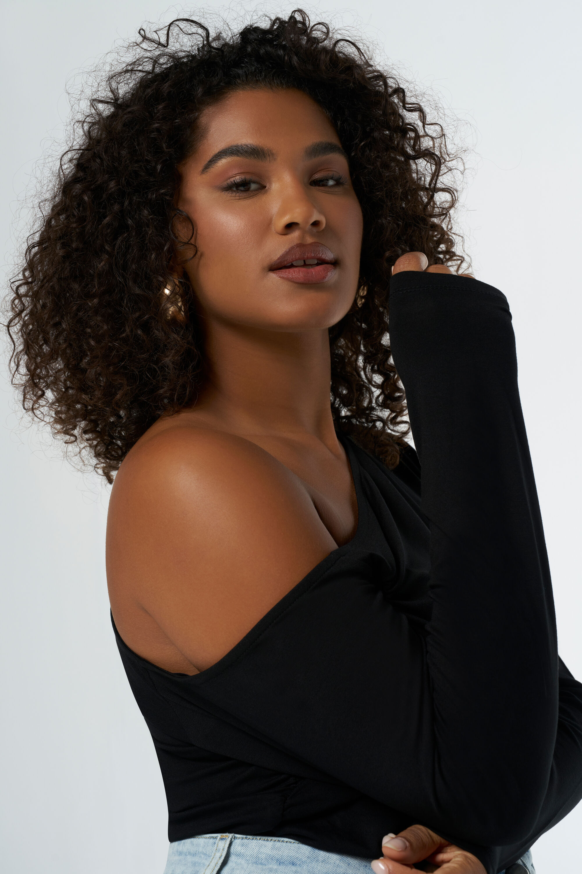 Top &agrave; une &eacute;paule image number 4