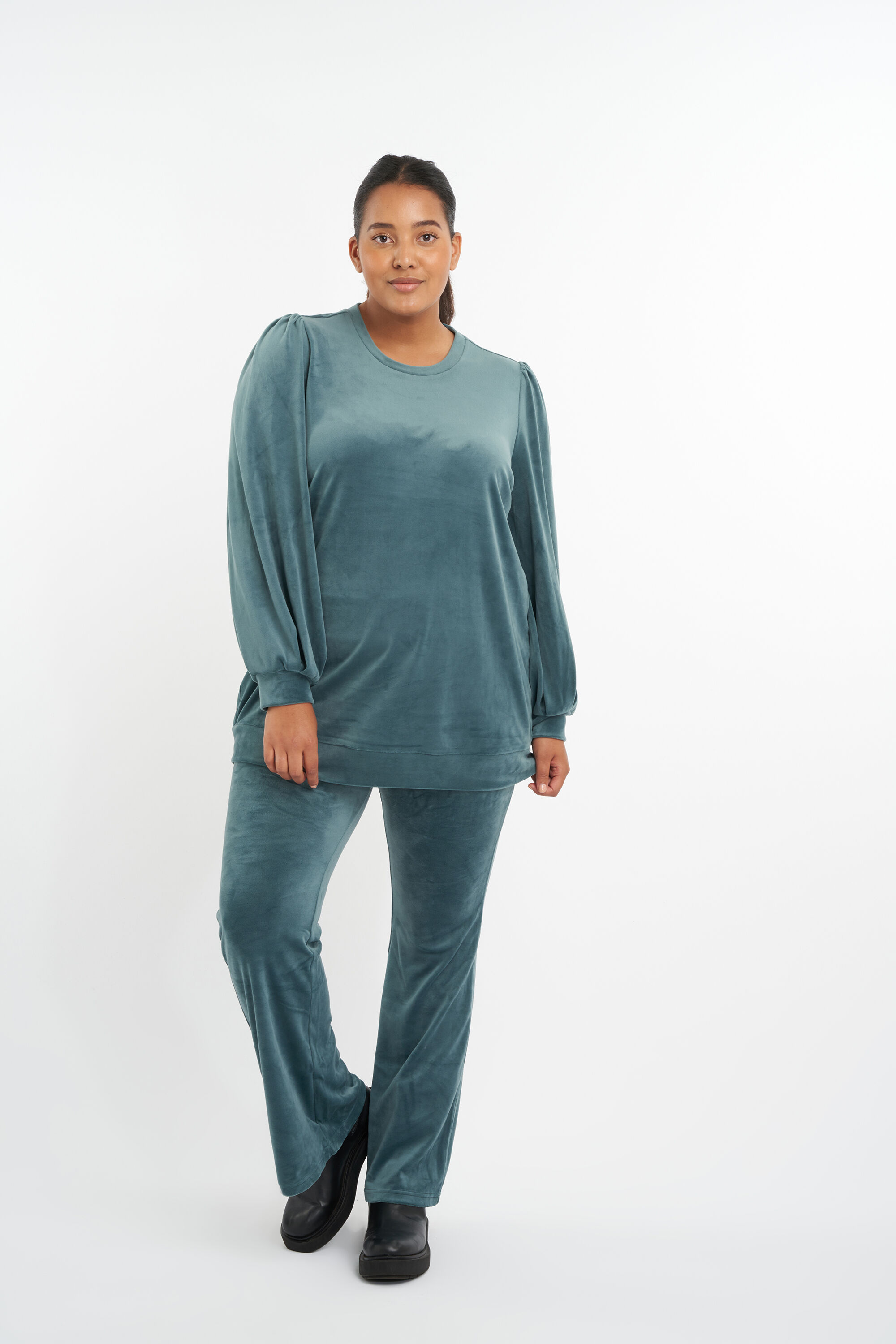 Pull en velours  image number 5