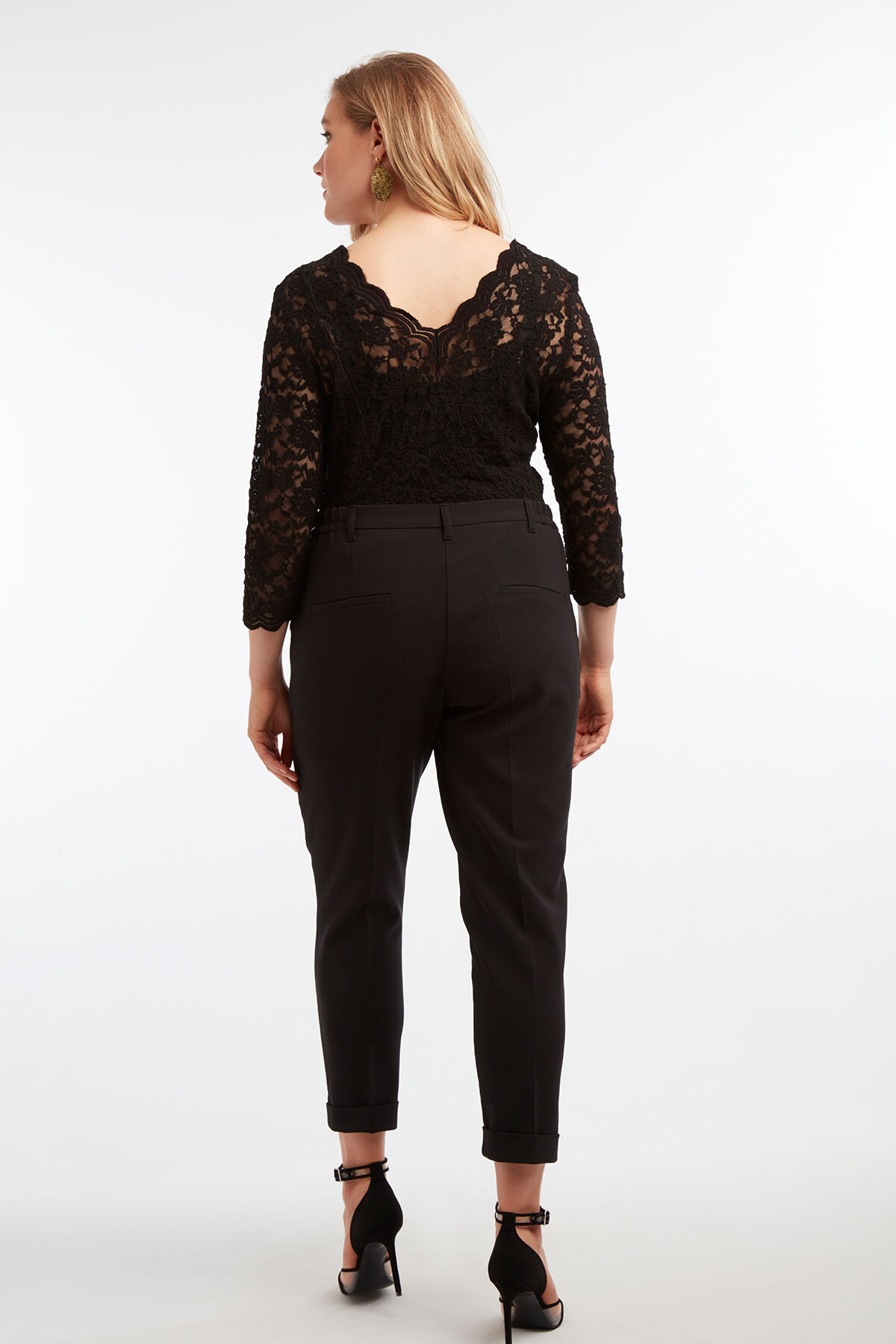 Haut en dentelle image number 4