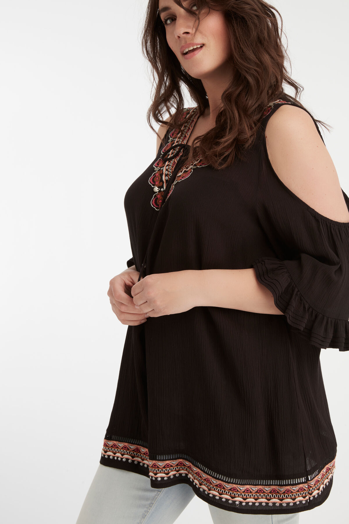 Chemisier &agrave; &eacute;paules ajour&eacute;es et broderie image number 3