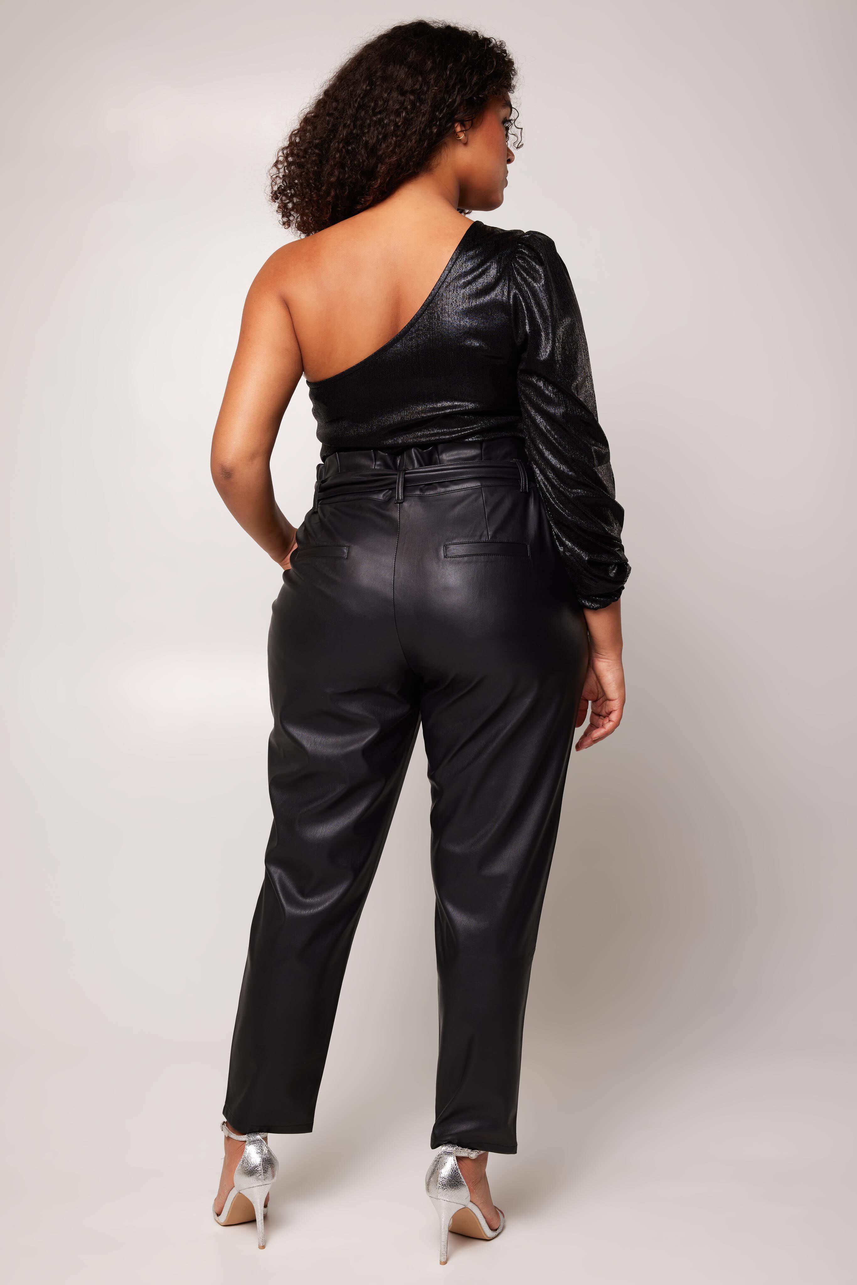 Pantalon en simili-cuir avec ceinture image number 4