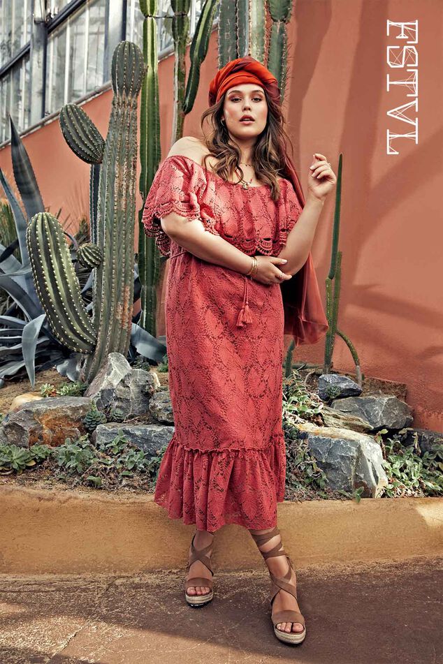 Robe en dentelle à épaules dénudées image number 0