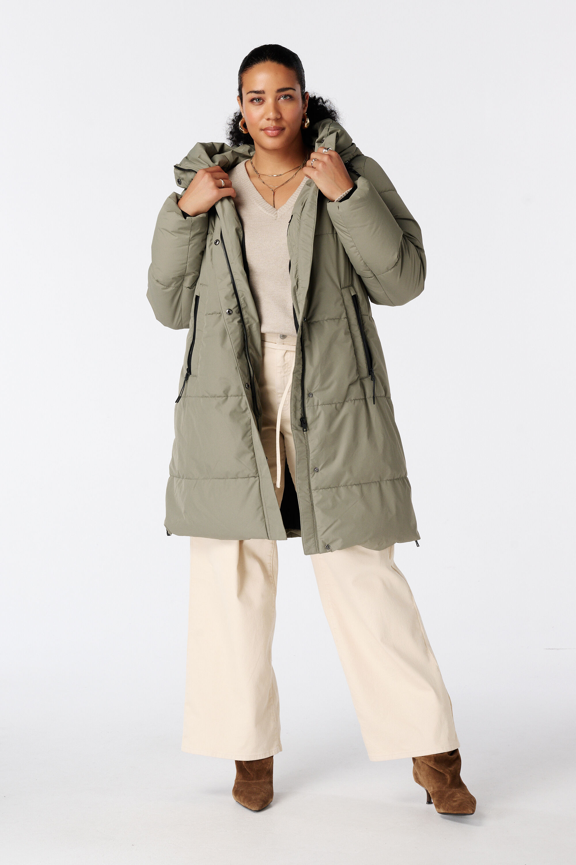 Manteau long matelass&eacute; avec capuche image number 5