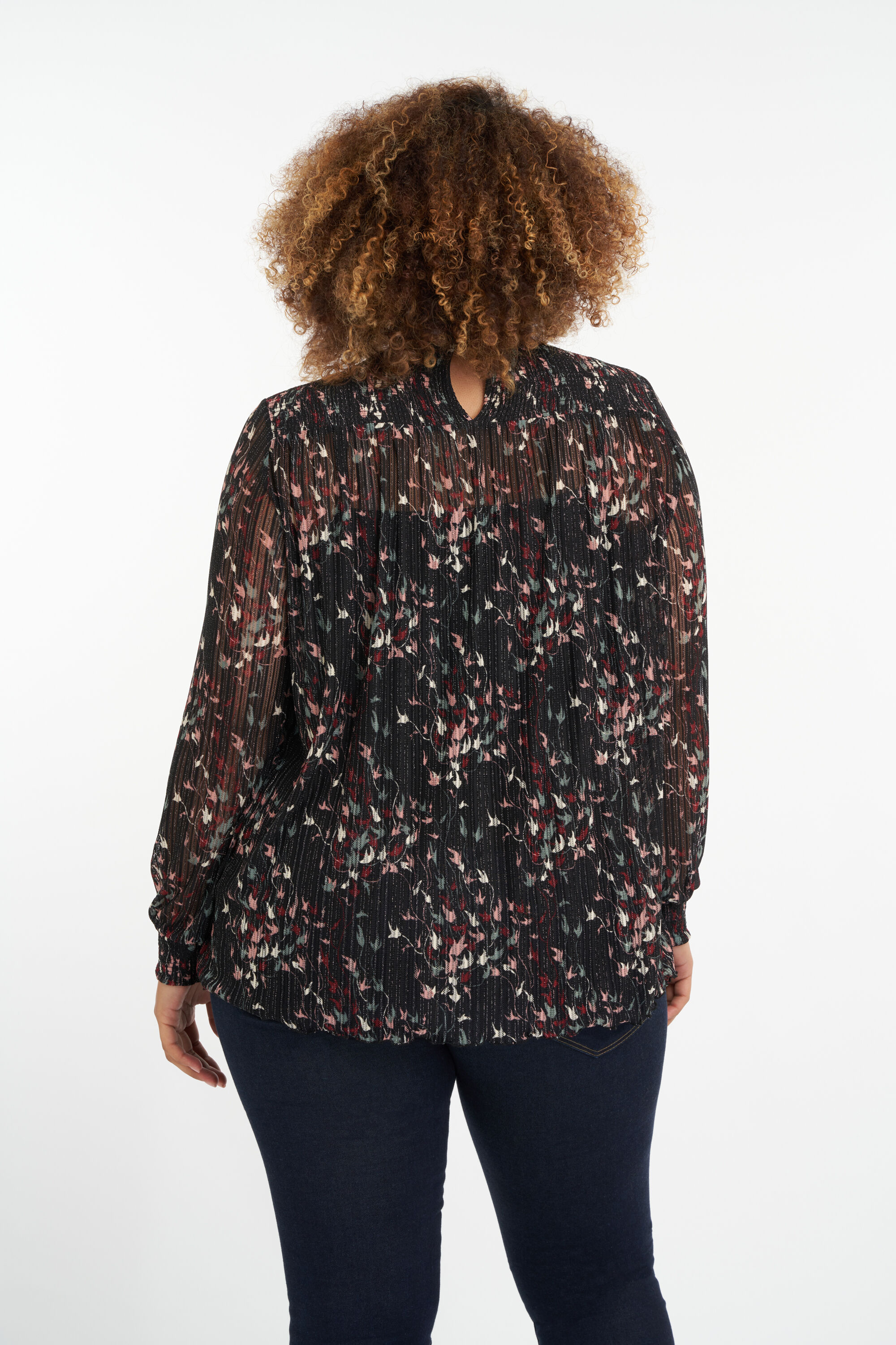 Haut &agrave; paillettes semitransparent image number 3