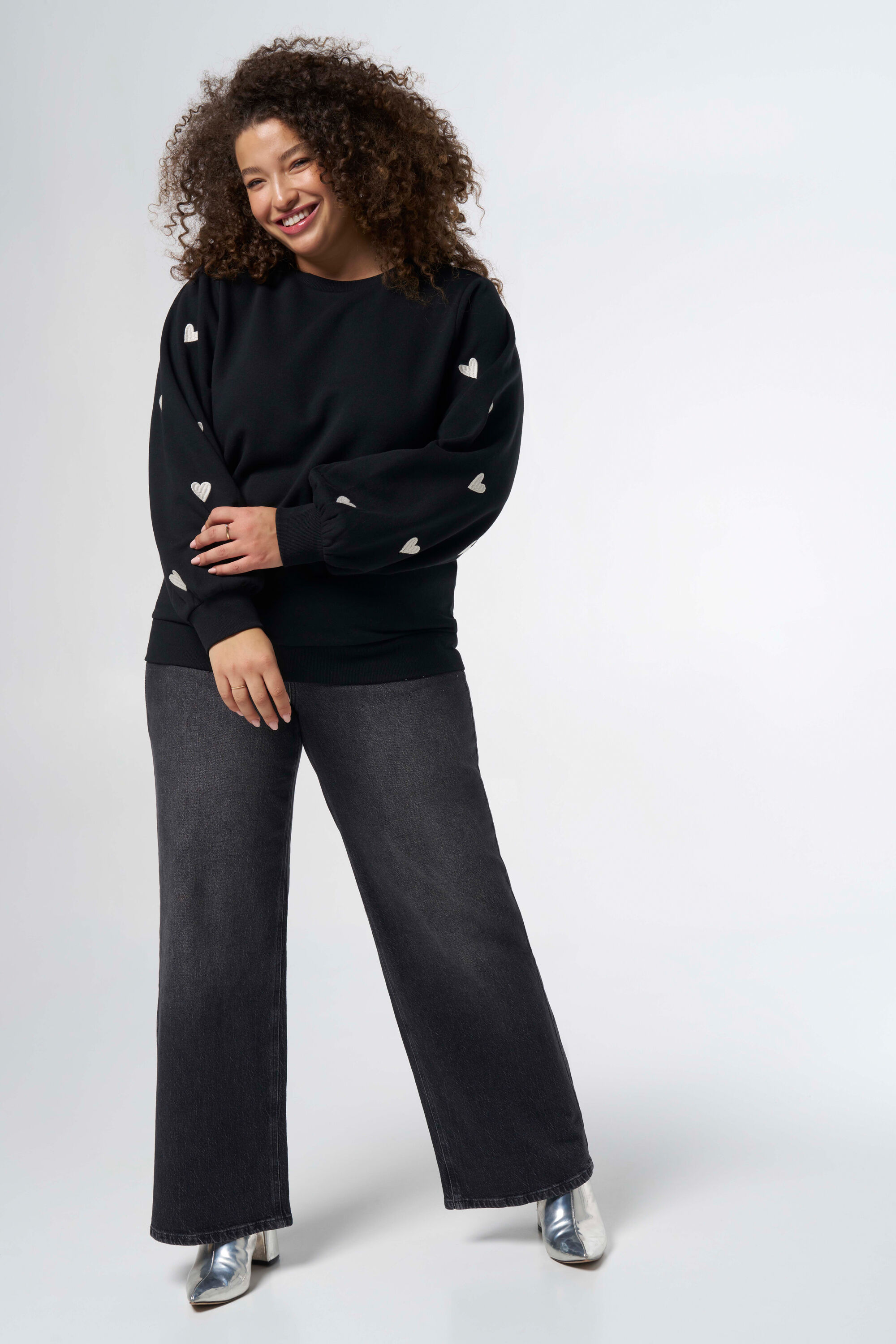 Pull avec motif en forme de c&oelig;ur image number 5