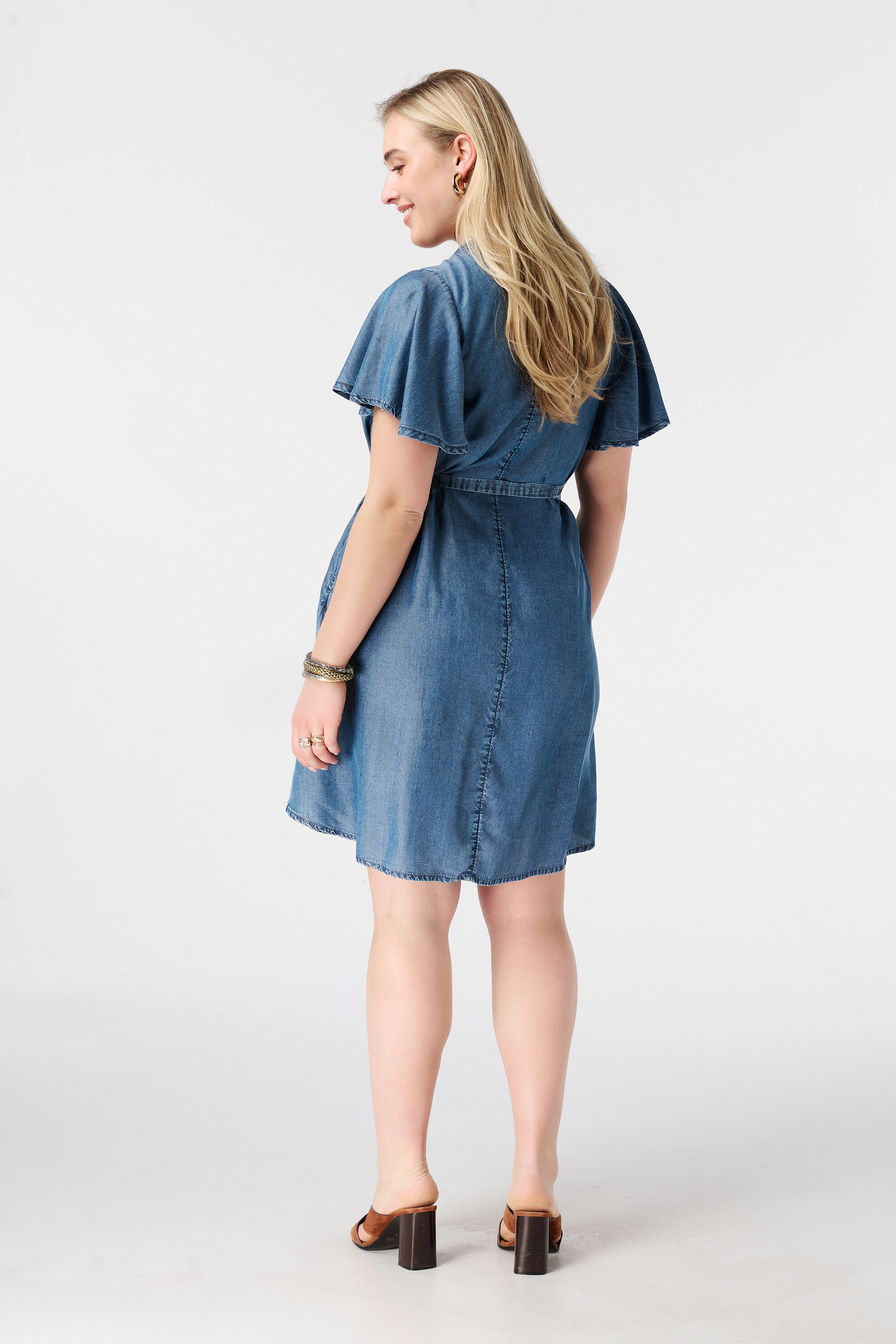 Robe en denim avec ceinture image number 3