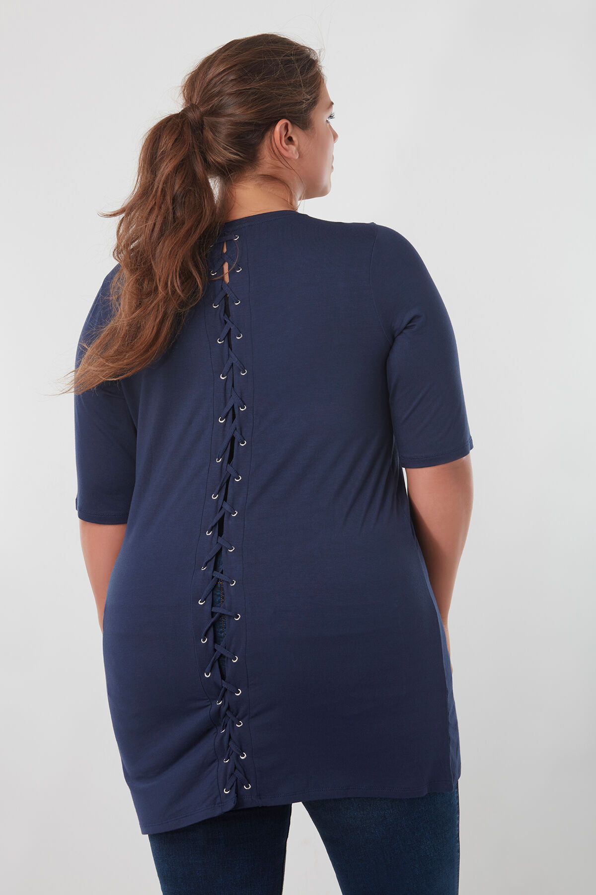 T-shirt long avec texte et lacet image number 3