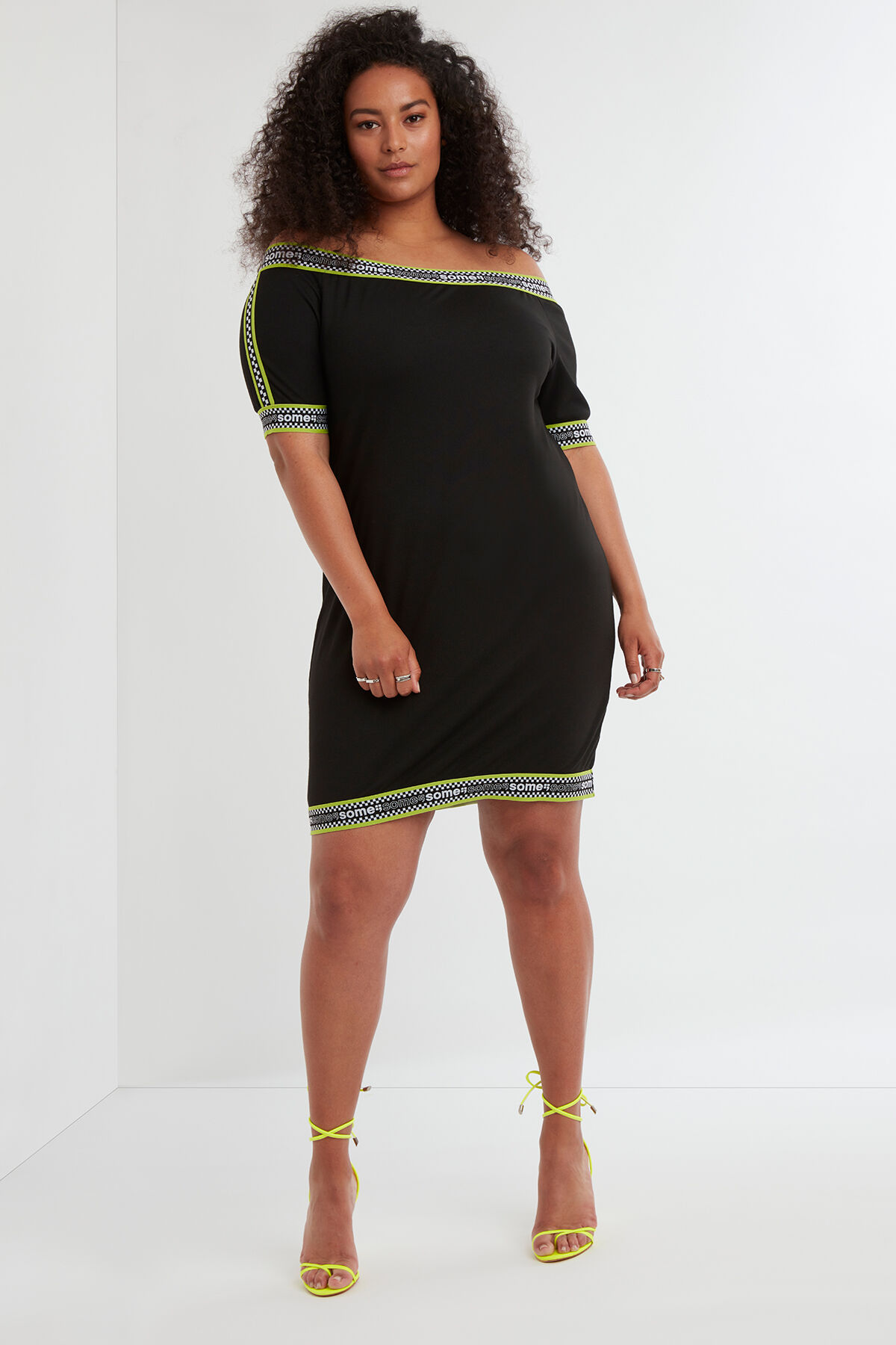 Robe pr&egrave;s du corps avec logo imprim&eacute; image number 6