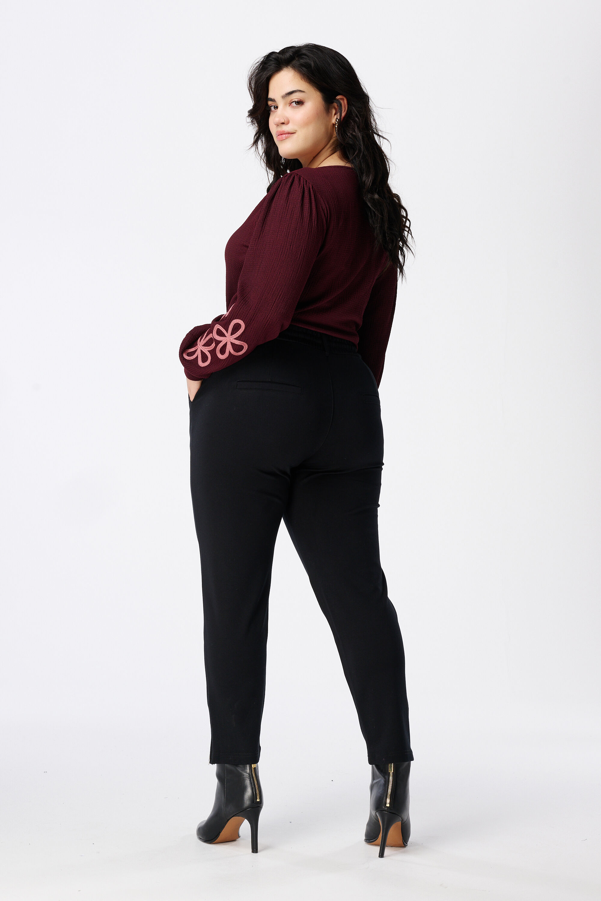 Pantalon avec cordon de serrage image number 3