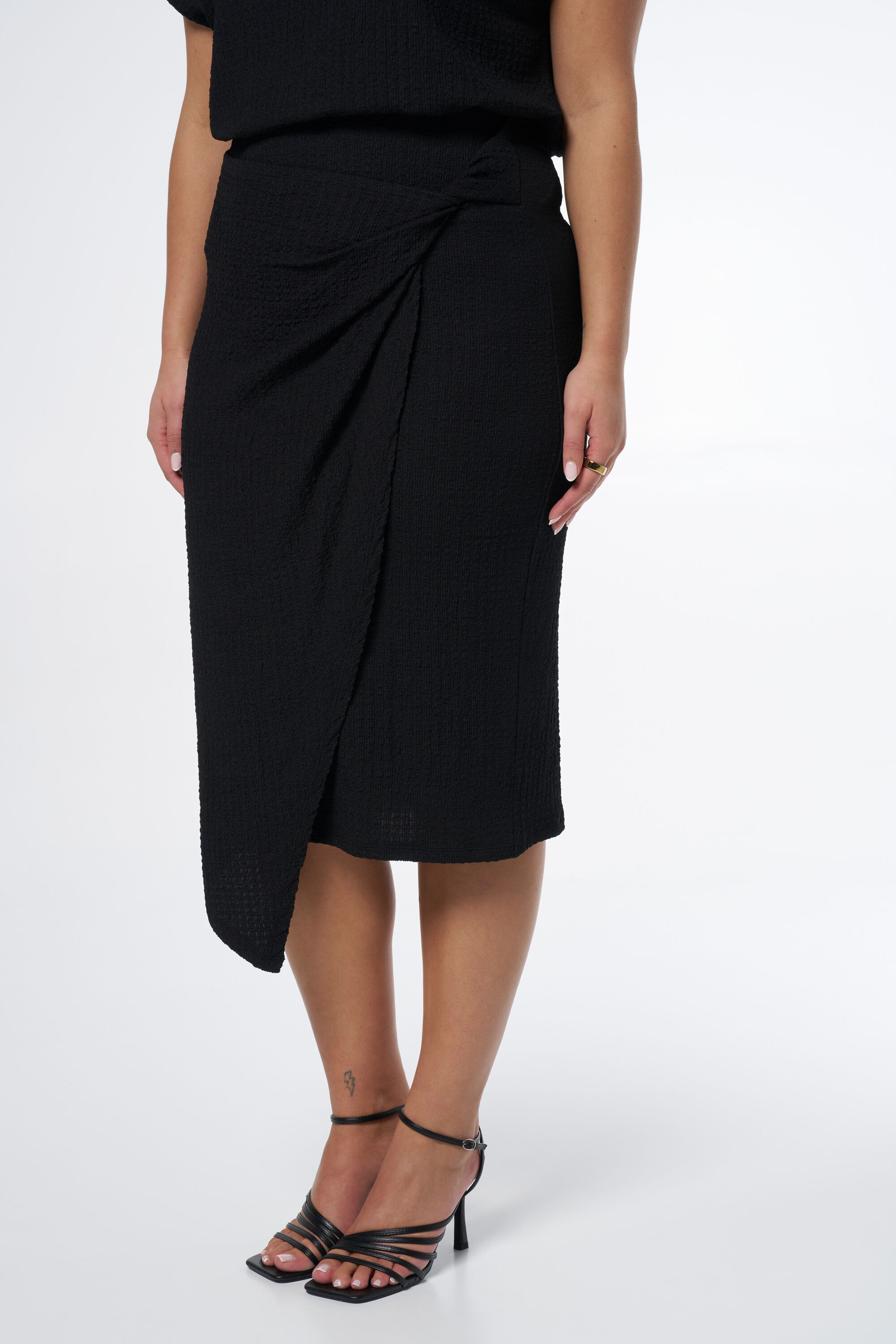 Jupe midi avec tissu textur&eacute; image number 5