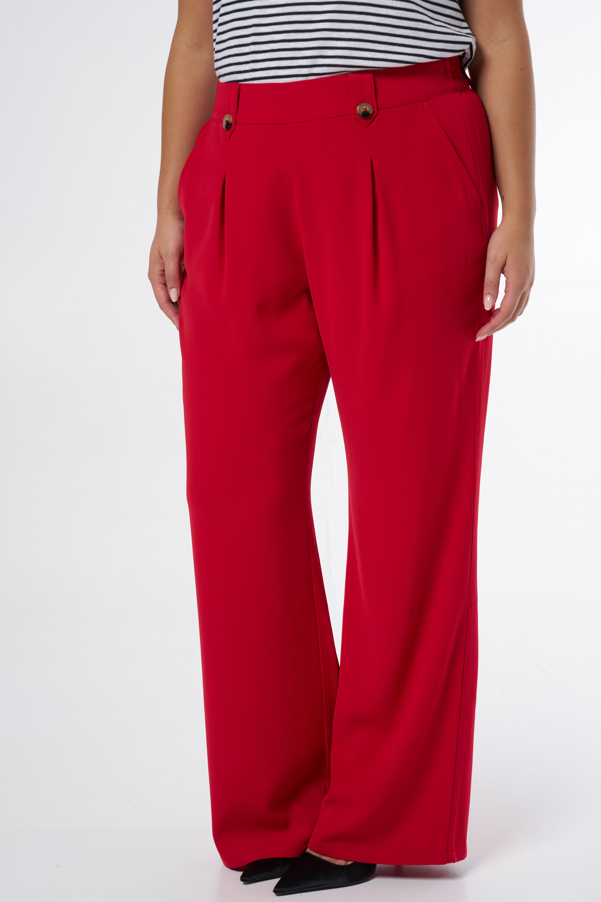 Pantalon avec boutons  image number 5