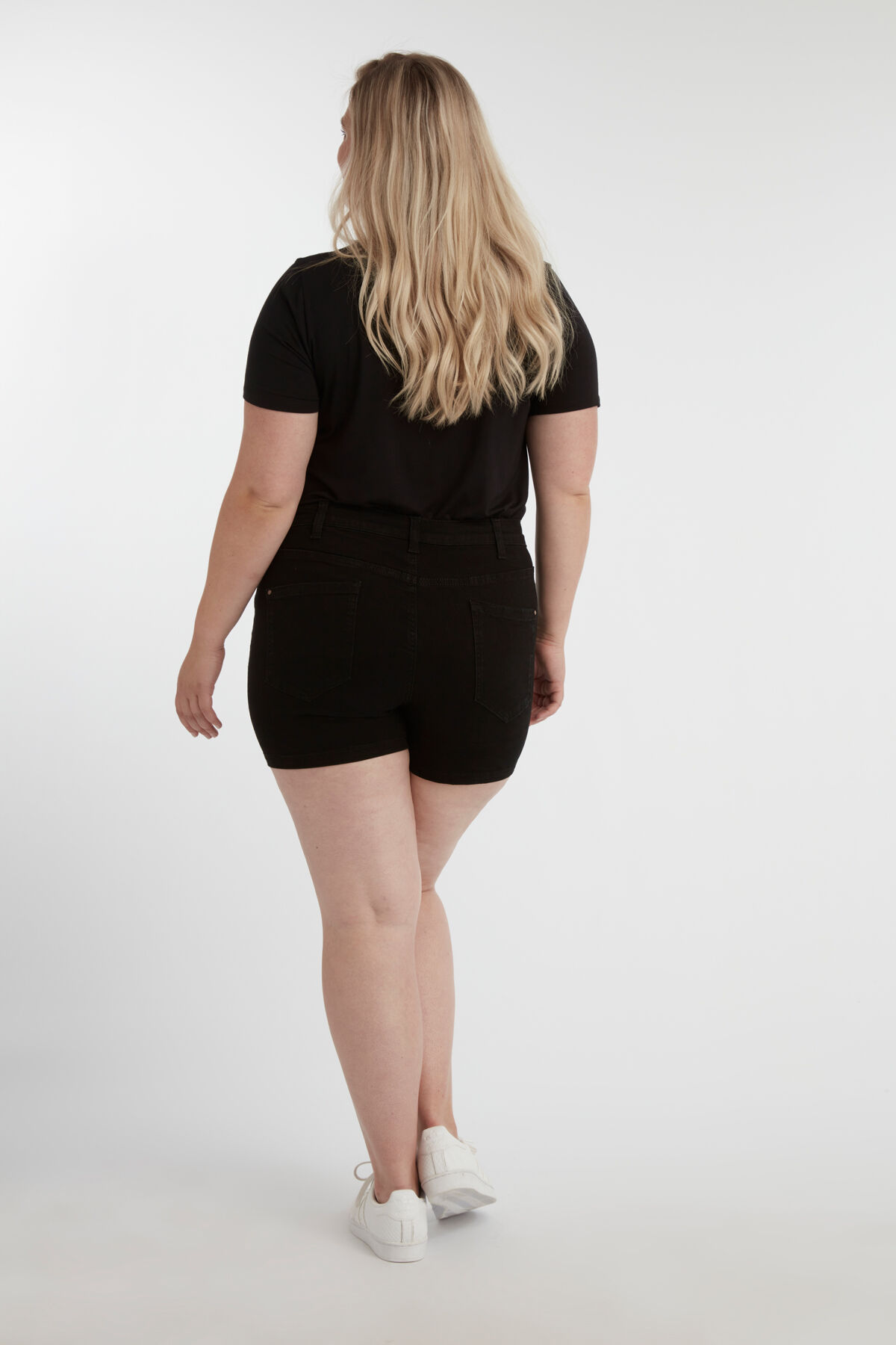 Short avec boutons image number 4