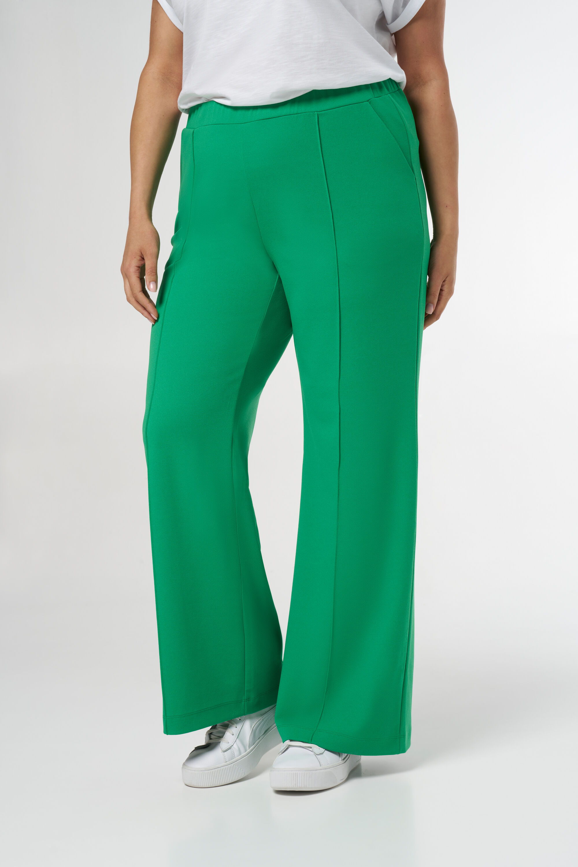 Pantalon &eacute;vas&eacute; et extensible image number 3