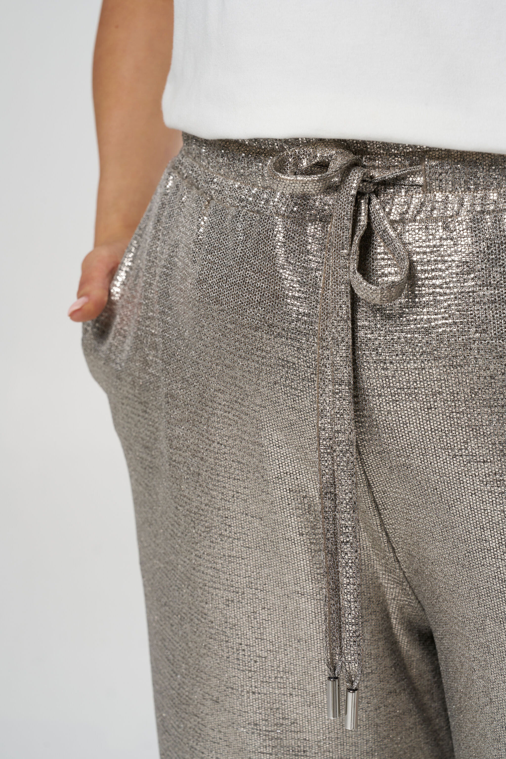 Pantalon en tissu paillet&eacute; image number 4