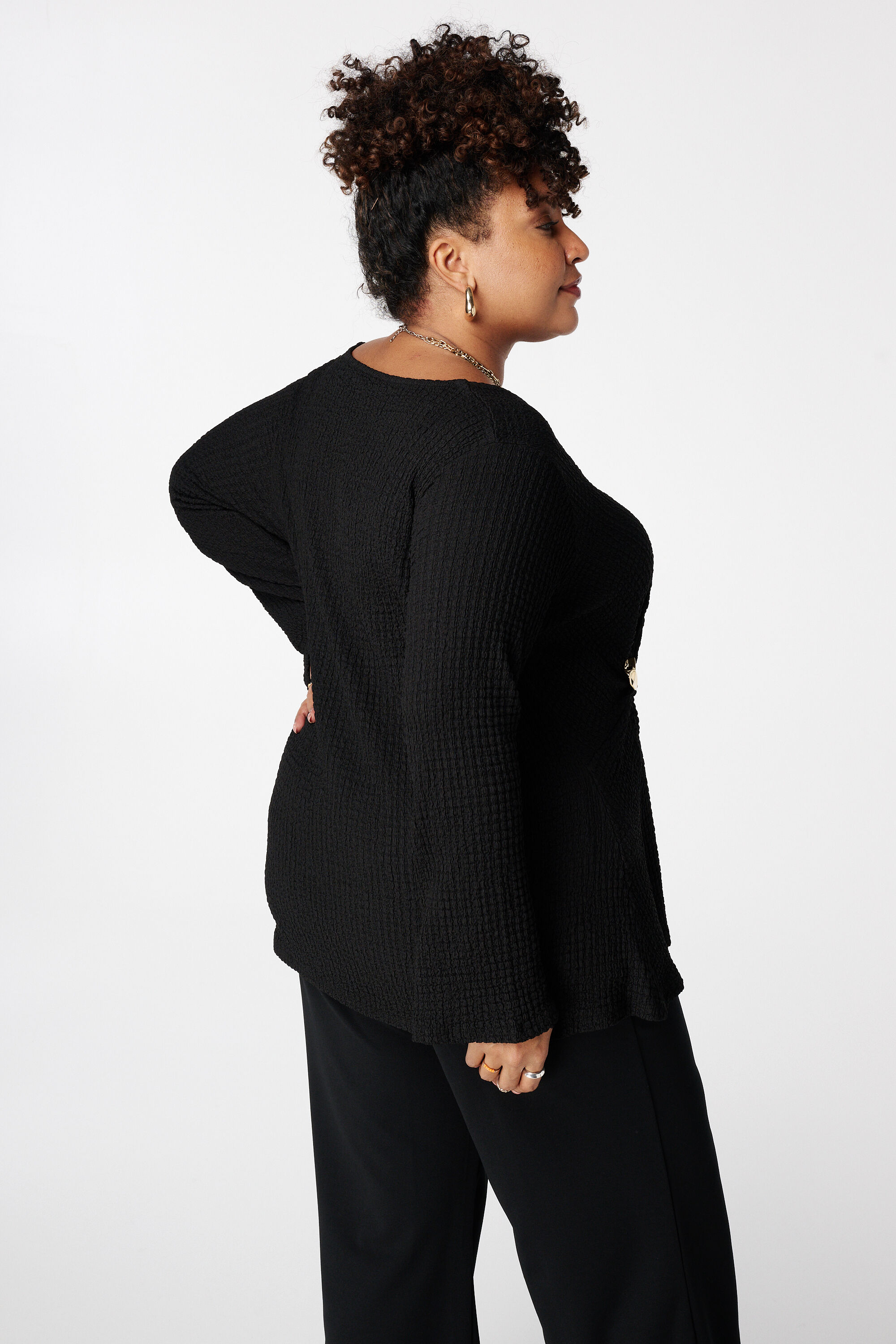 Haut avec d&eacute;tail nou&eacute; image number 3